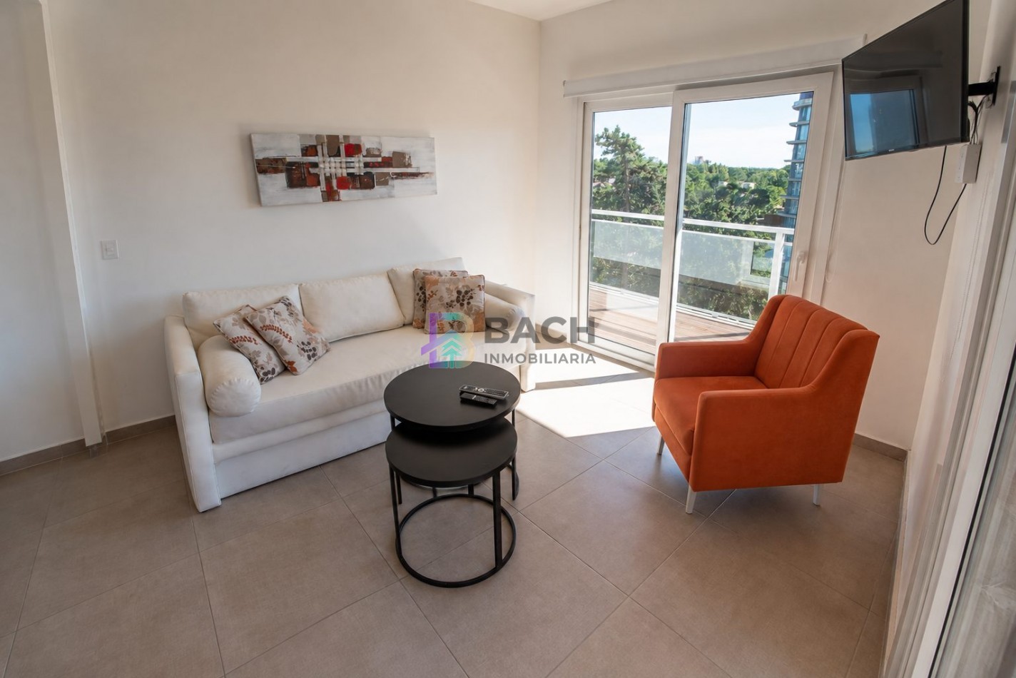 Moderno departamento 2 ambientes a la venta en Pinamar con cochera en el centro con gas natural