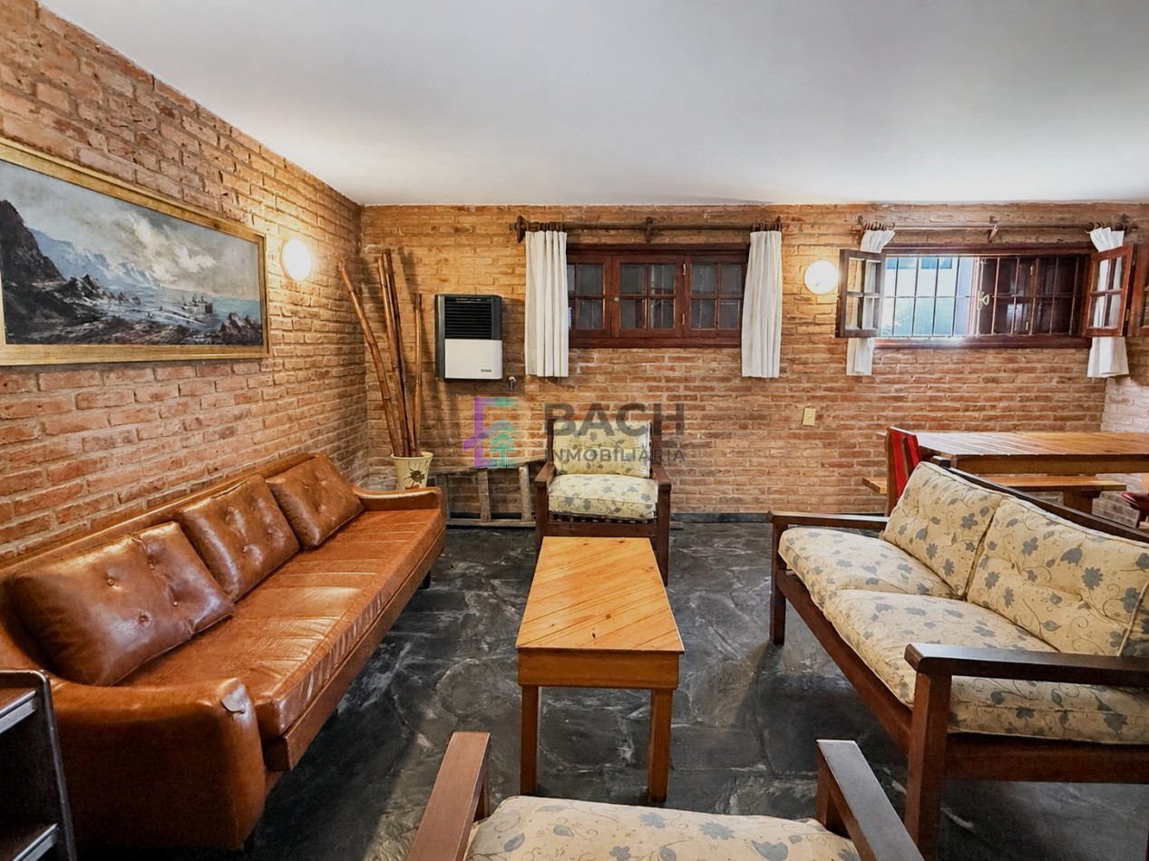 Casa en venta Pinamar, con cuatro dormitorios, ladrillo visto, tradicional, en zona lasalle