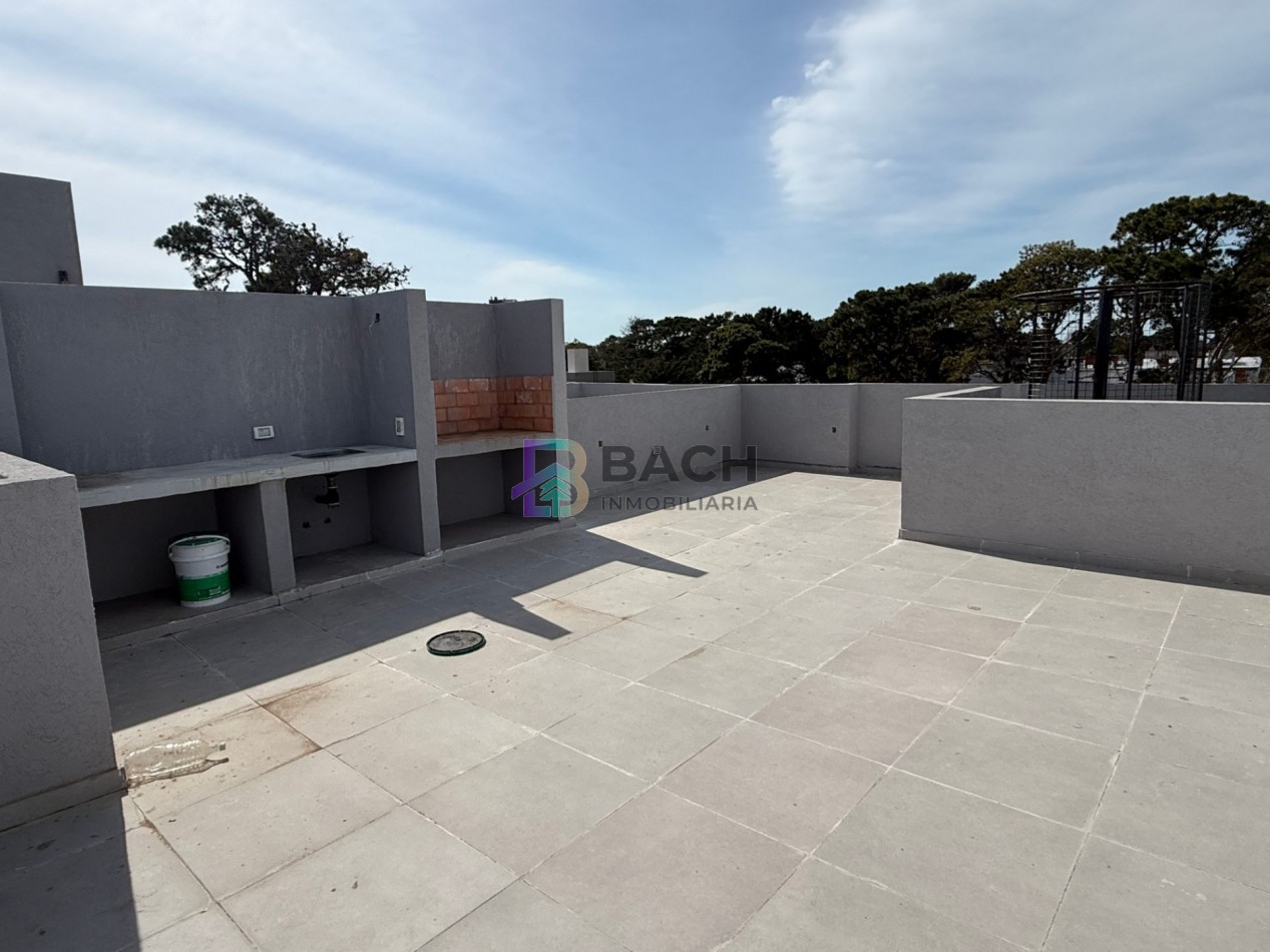 Venta departamento de 2 ambientes en Pinamar, con terraza, gas natural, losa radiante y cochera