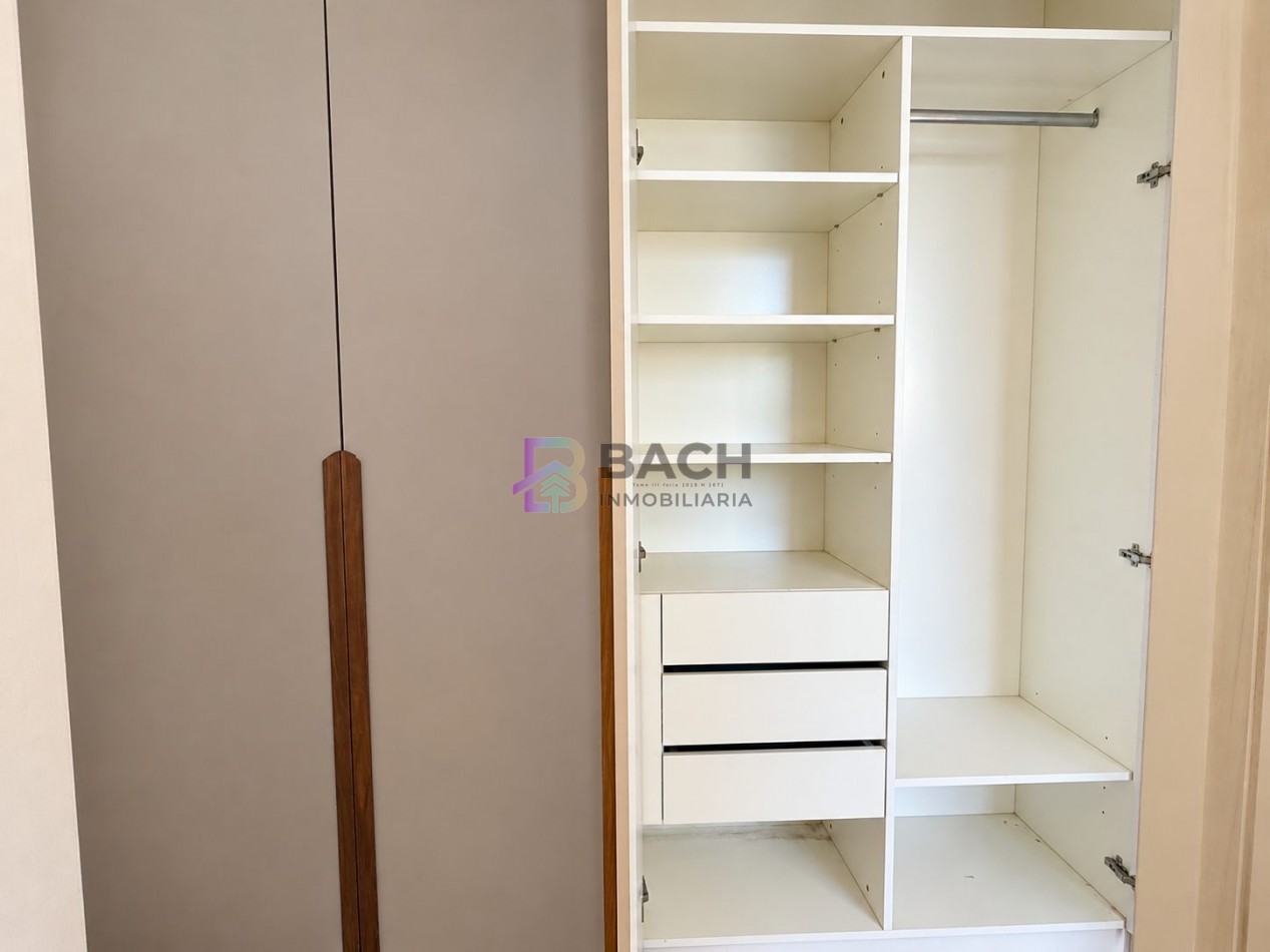 Moderno y luminoso departamento 2 ambientes a la venta en Pinamar, con gas natural, cochera