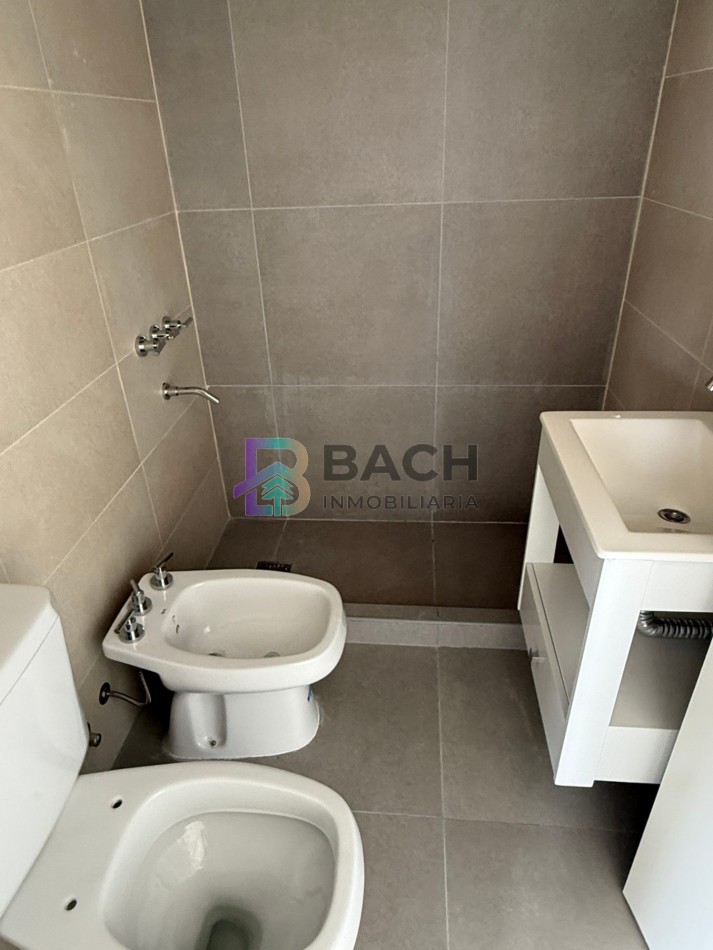 Venta departamento de 2 ambientes en Pinamar, con terraza, gas natural, losa radiante y cochera