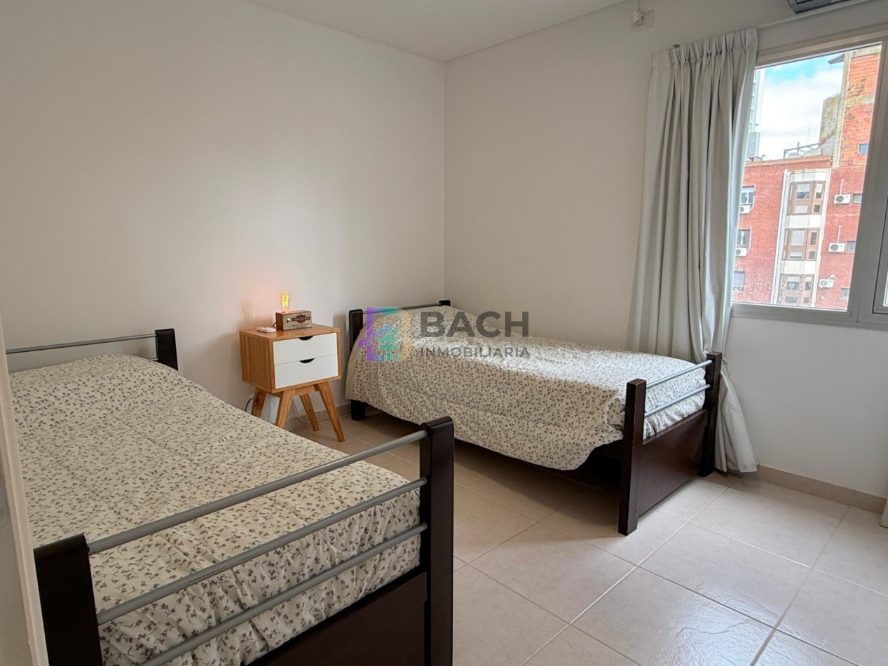 Departamento semipiso a la venta en Pinamar centro, luminoso, moderno con gas natural, cochera y baulera