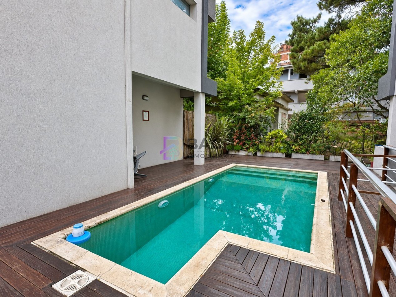 Alquiler de verano Triplex en Pinamar, 5 personas, con pileta, cochera, cerca del centro 
