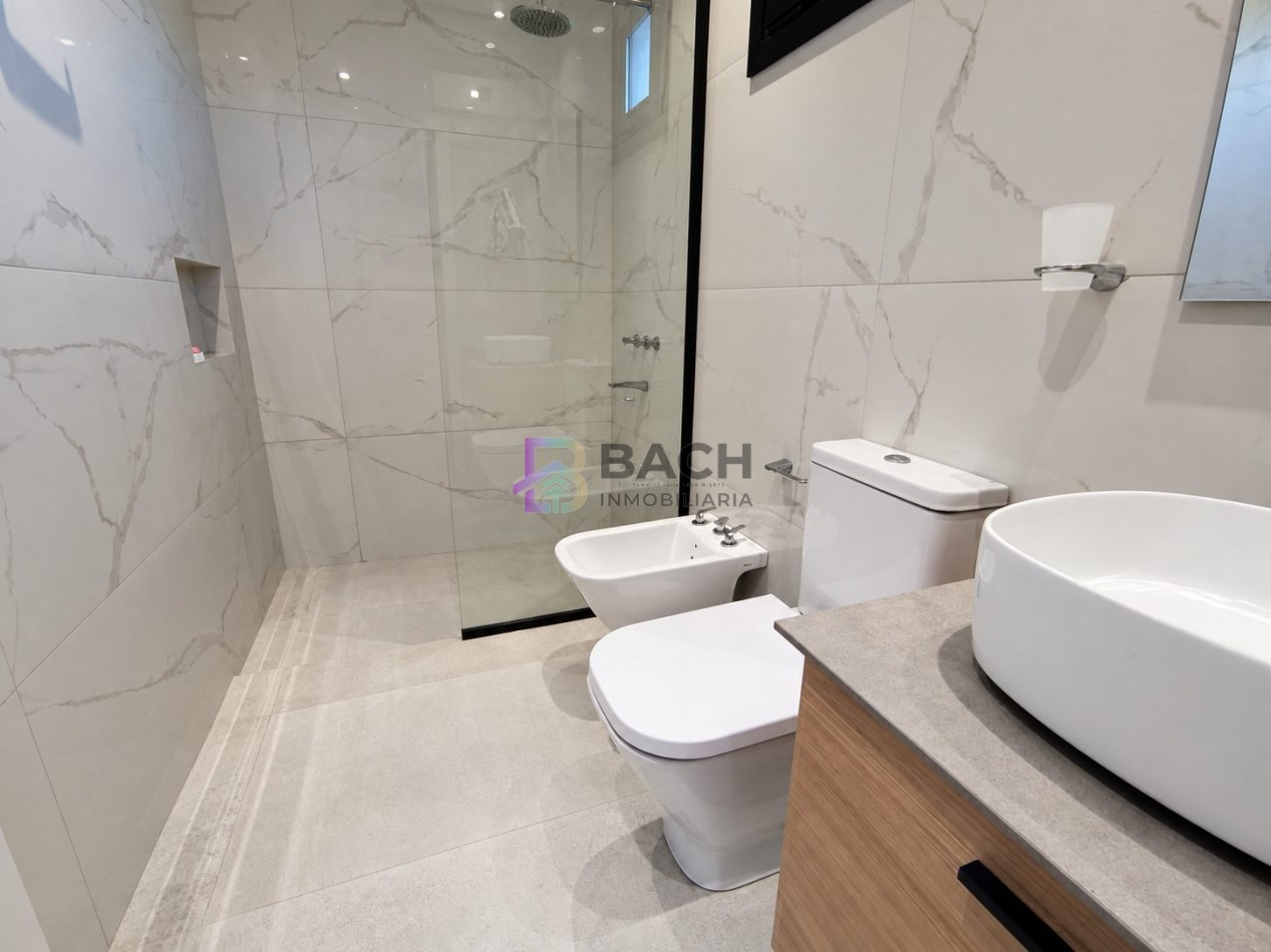 Moderna Casa en venta Costa esmeralda Golf2, con 4 dormitorios, psicina climatizada, hormigon visto