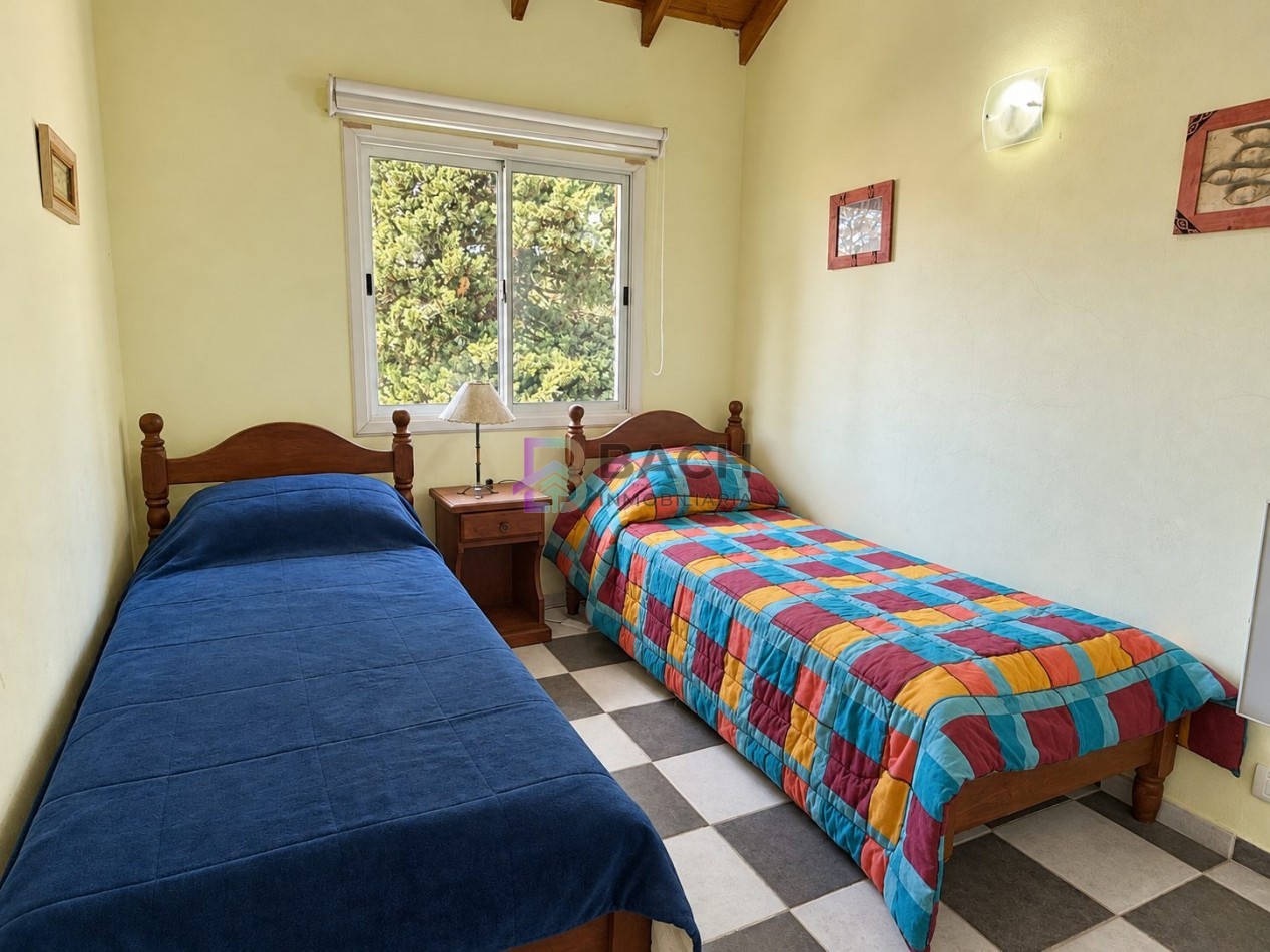 Duplex de 3 dormitorios a la venta en pinamar, con gas natural y patio privado 
