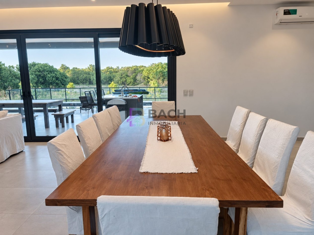 Moderna Casa en venta Costa esmeralda Golf2, con 4 dormitorios, psicina climatizada, hormigon visto