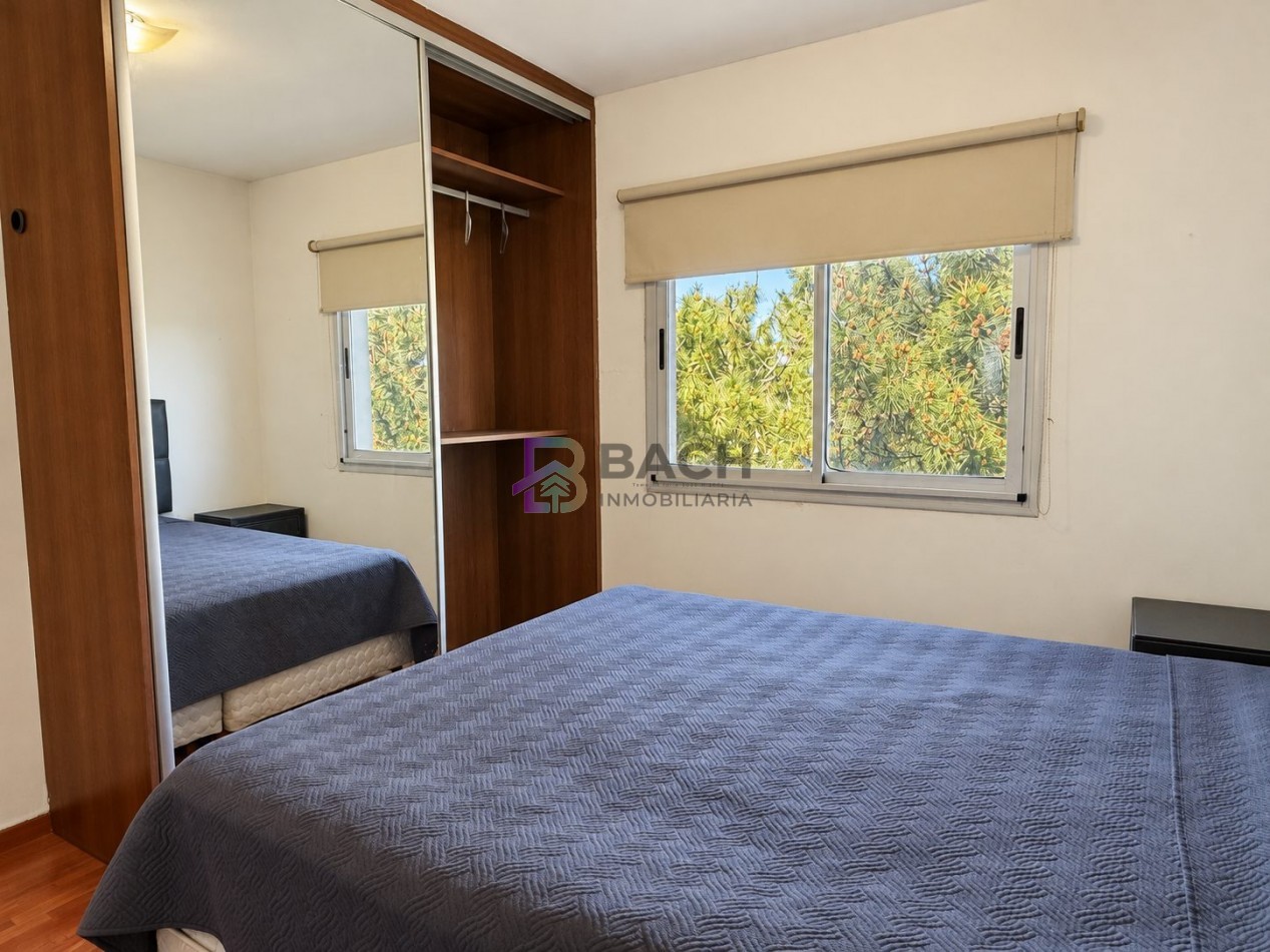 Departamento a la venta en Pinamar con 3 dormitorios, tipo duplex con gas natural y cochera cubierta