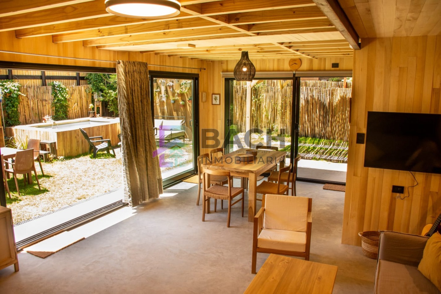 Casa en alquiler semanal para 6 personas en pinamar norte, con pisicina climatizada 