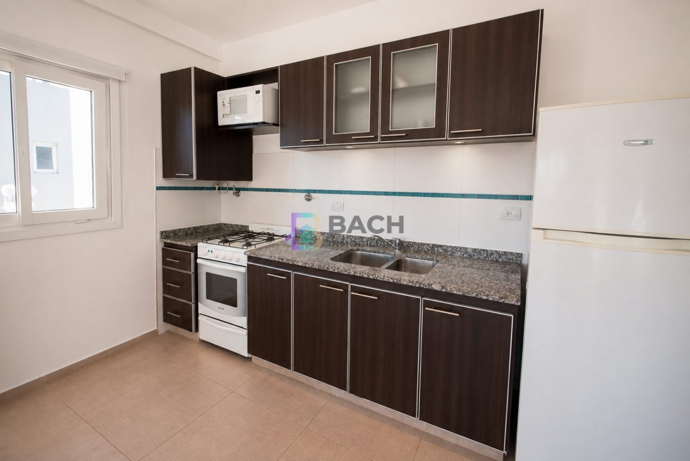 Moderno departamento 2 ambientes a la venta en Pinamar con cochera en el centro con gas natural