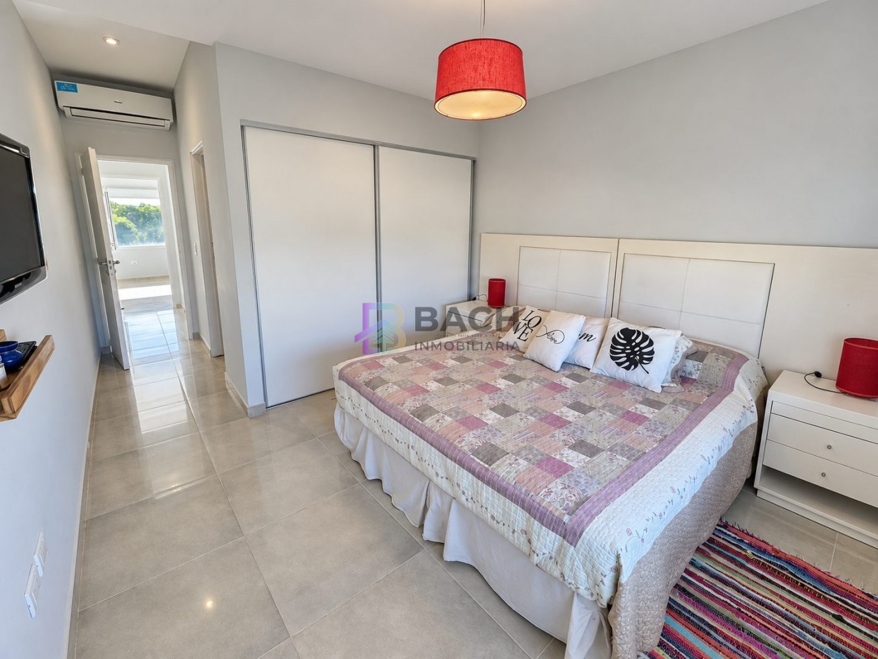 Casa a la venta en Costa esmeralda, muy luminosa con 3 dormitorios y gas natural