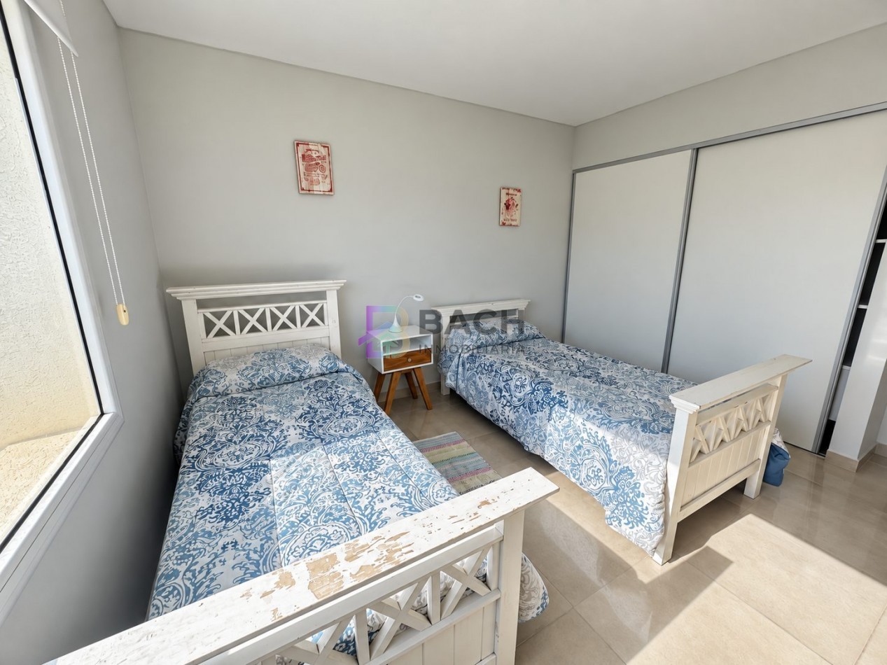 Casa a la venta en Costa esmeralda, muy luminosa con 3 dormitorios y gas natural