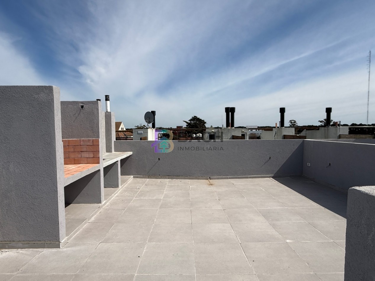 Venta departamento de 2 ambientes en Pinamar, con terraza, gas natural, losa radiante y cochera