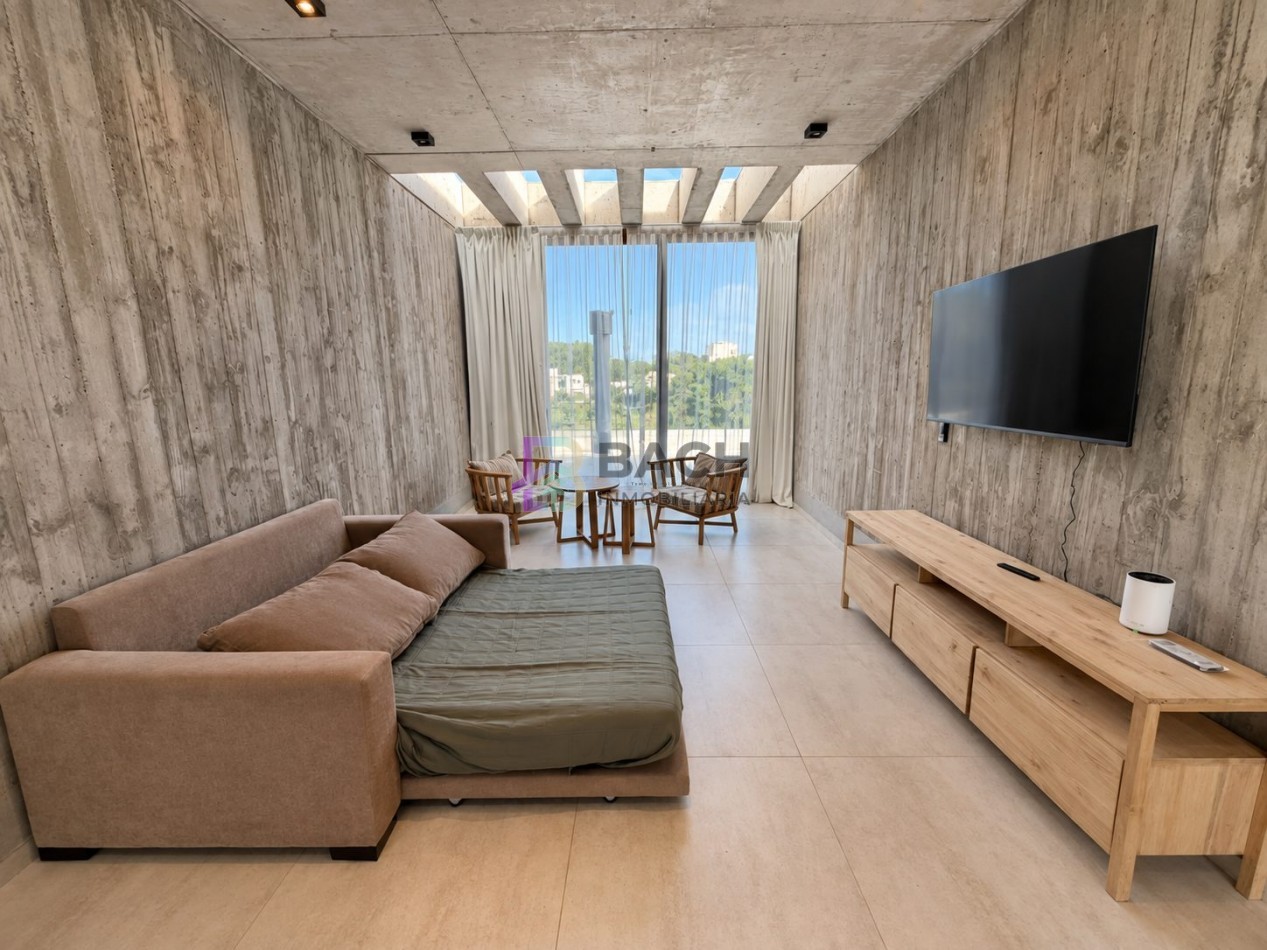 Casa en venta importante, gran calidad constructiva, hormigon visto, gas natural y piscina en Costa Esmeralda Maritimo III
