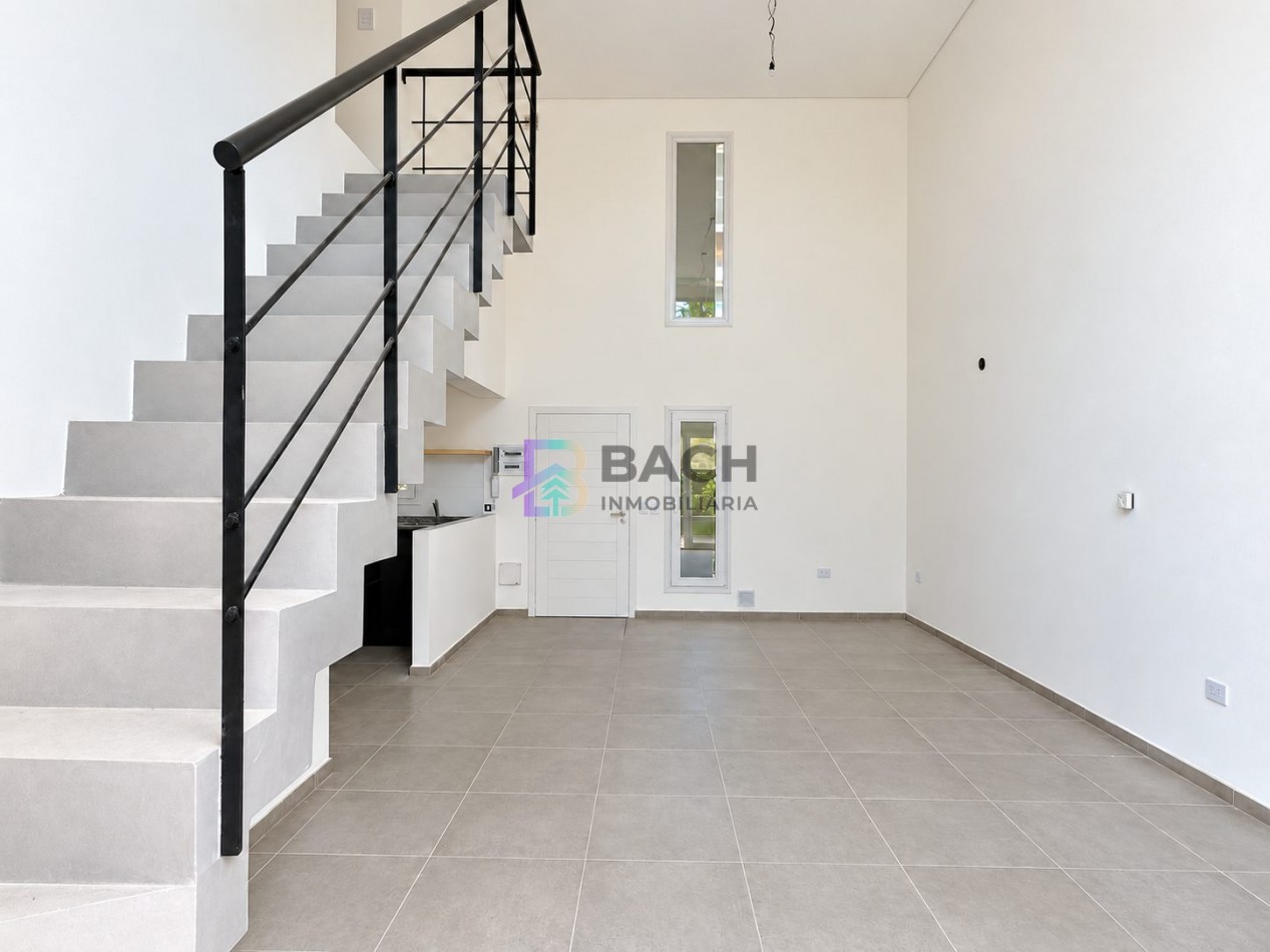 Moderno Departamento tipo duplex en venta con patio privado, gas natural, cochera | financiacion y permuta