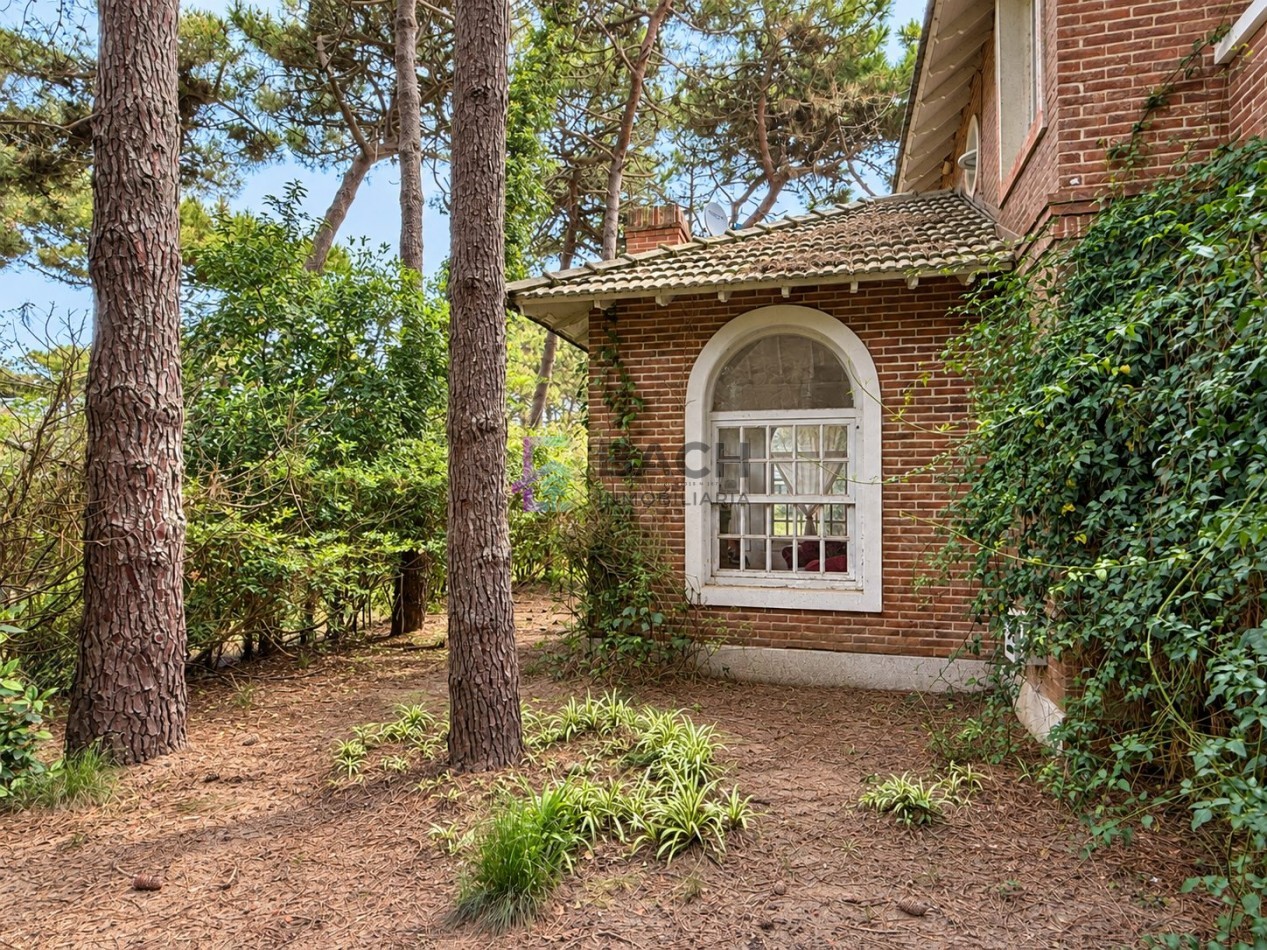 Importante casa a la venta Oportunidad en Pinamar norte, con gas natural a metros de la playa