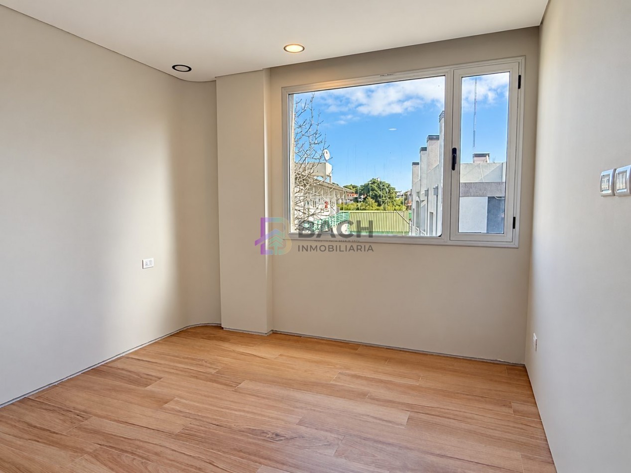 Moderno y luminoso departamento 2 ambientes a la venta en Pinamar, con gas natural, cochera