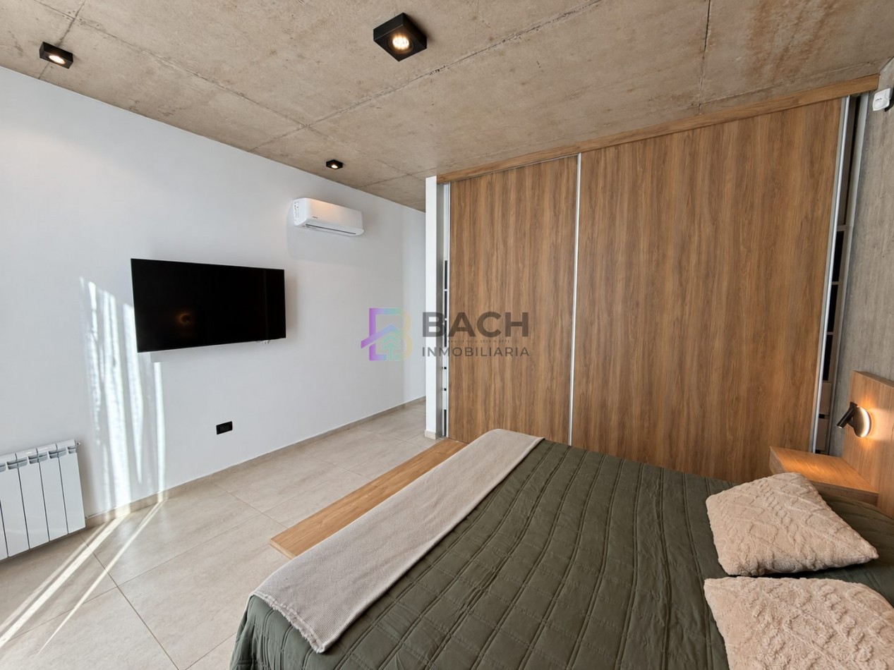 Casa en venta importante, gran calidad constructiva, hormigon visto, gas natural y piscina en Costa Esmeralda Maritimo III