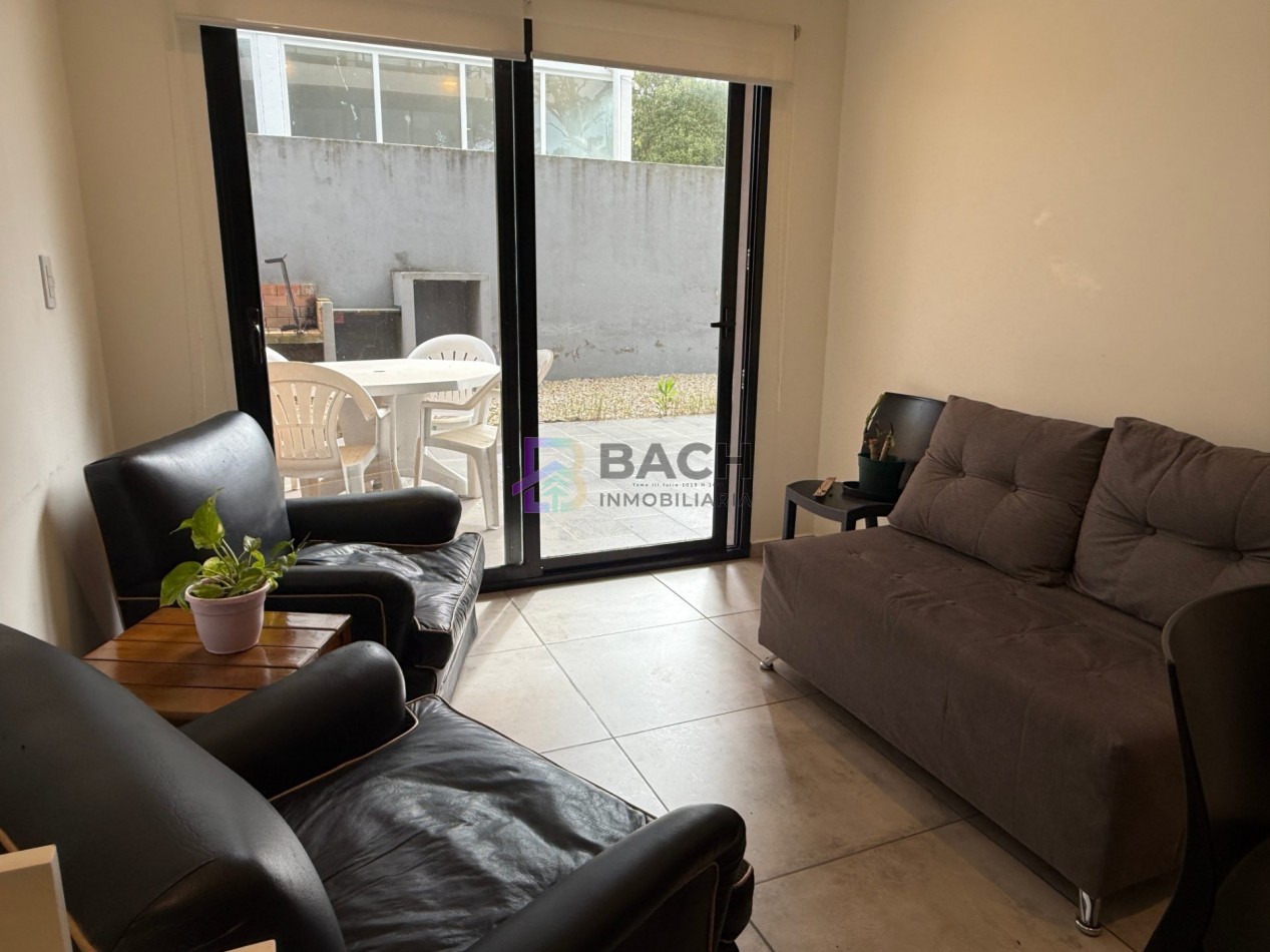 Departamento en Alquiler de verano en Pinamar para 5 personas, con patio con parrilla y cochera cubierta 