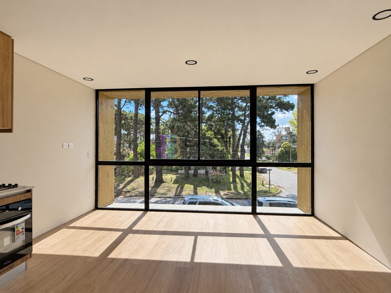 Departamento 3 ambientes a la venta en Pinamar, moderno con gas natural y cochera 