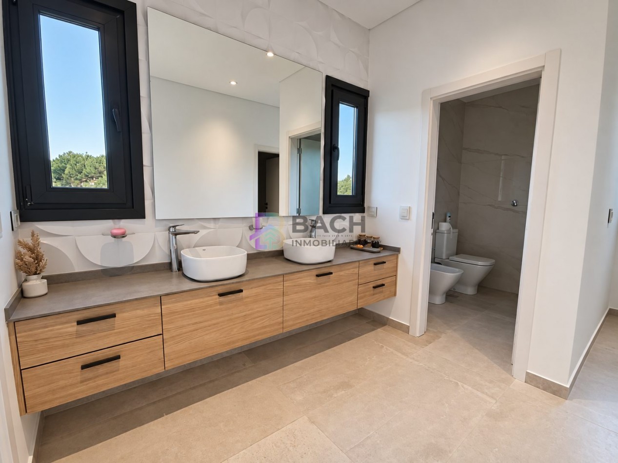 Moderna Casa en venta Costa esmeralda Golf2, con 4 dormitorios, psicina climatizada, hormigon visto