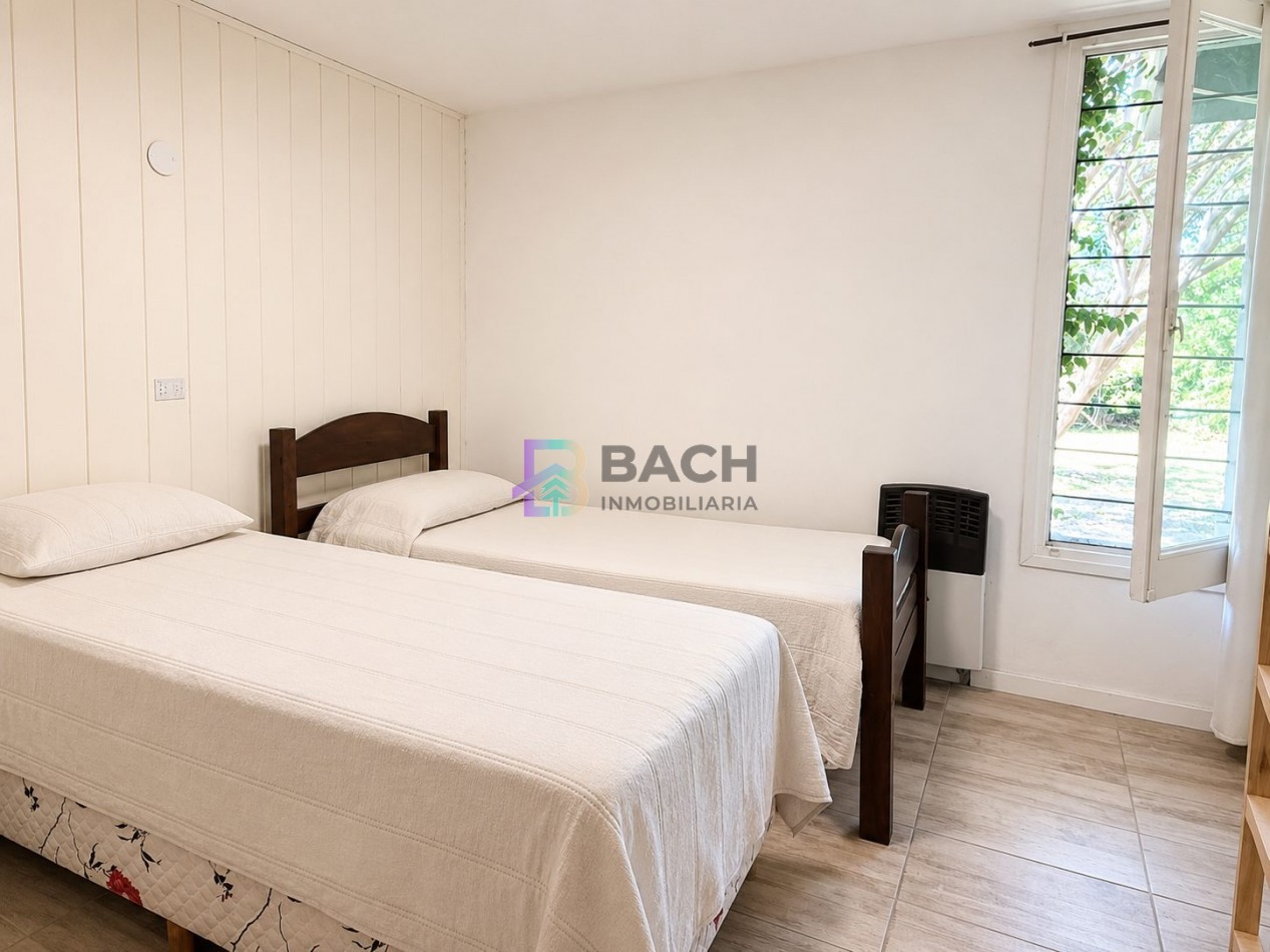 Casa en venta, Pinamar zona iglesia, 4 dormitorios, gran parque y muy cerca de la playa, gas natural