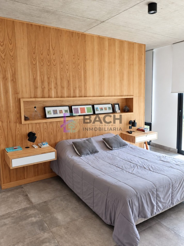 Casa moderna y luminosa en alquiler de verano, Pinamar, para 6 personas, garaje, quincho, parrilla