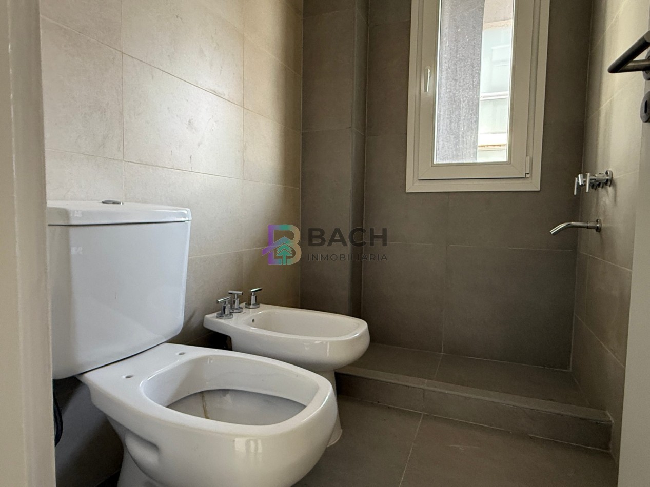 Moderno Departamento tipo duplex en venta con patio privado, gas natural, cochera | financiacion y permuta
