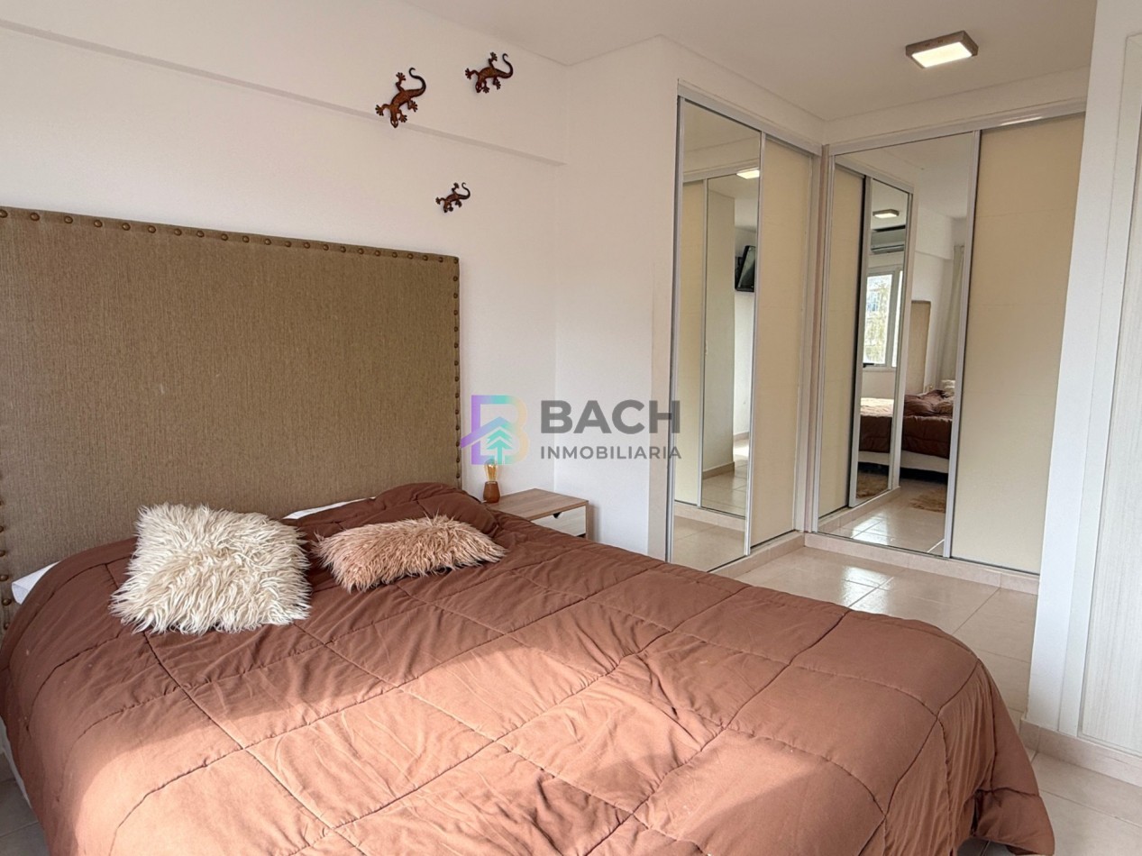 Departamento semipiso a la venta en Pinamar centro, luminoso, moderno con gas natural, cochera y baulera