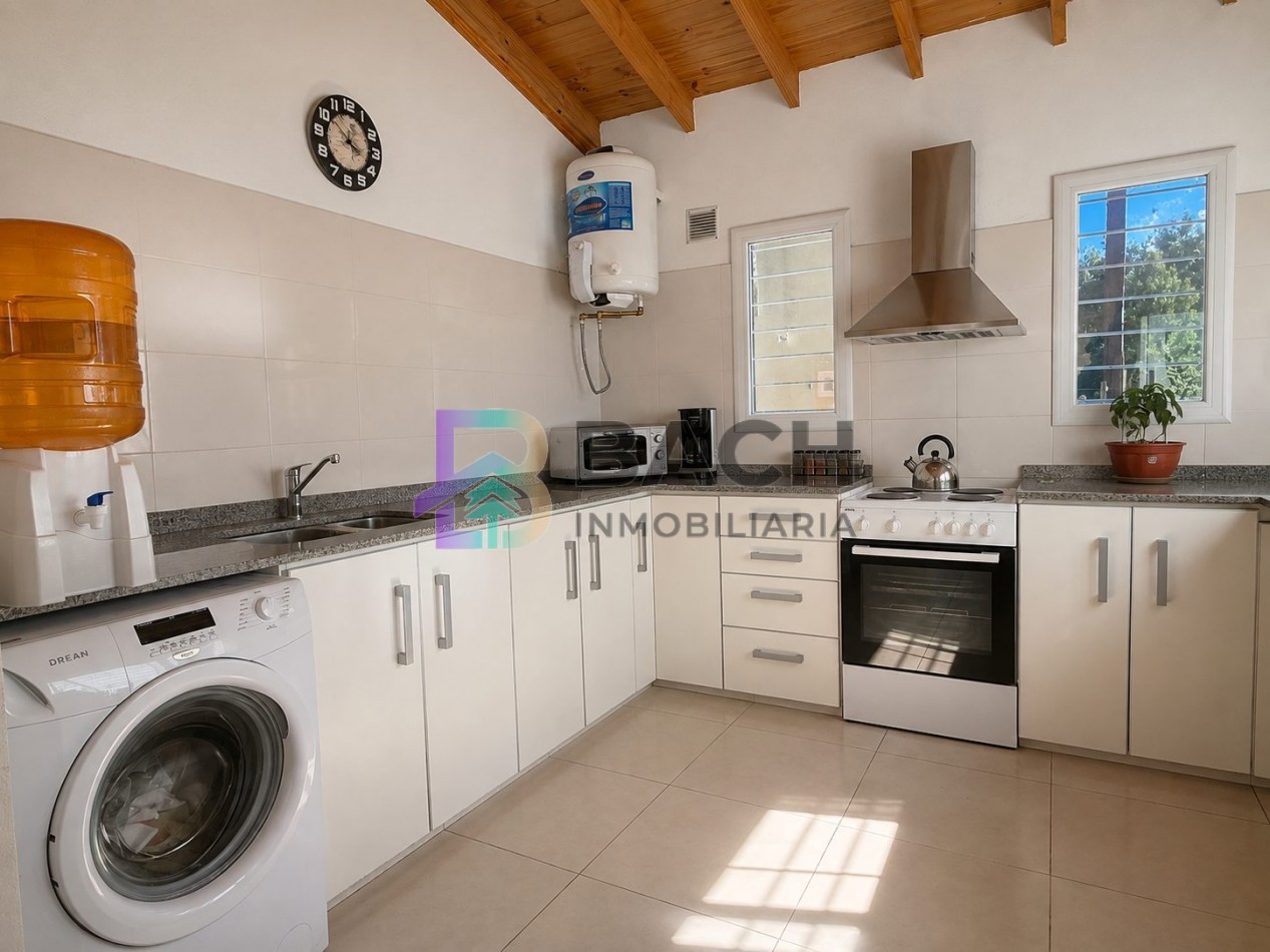 Casa en Venta Pinamar, con un departamento tipo loft, moderna, gas natural, renta