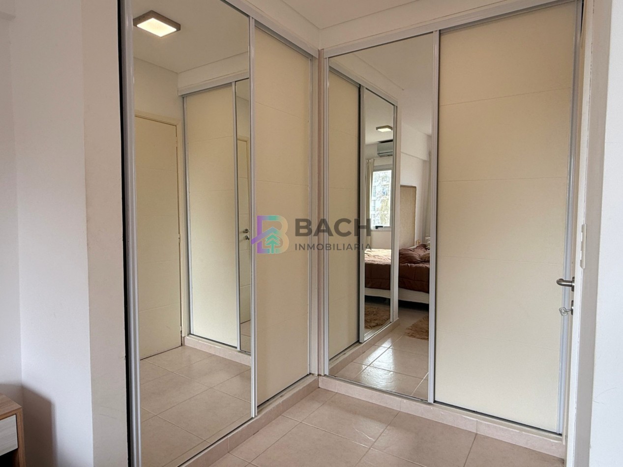Departamento semipiso a la venta en Pinamar centro, luminoso, moderno con gas natural, cochera y baulera