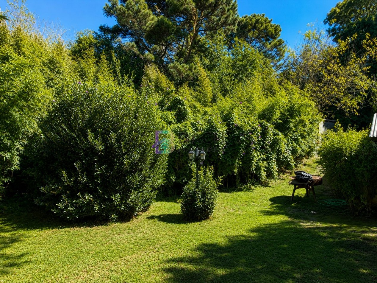 Casa en venta, Pinamar zona iglesia, 4 dormitorios, gran parque y muy cerca de la playa, gas natural