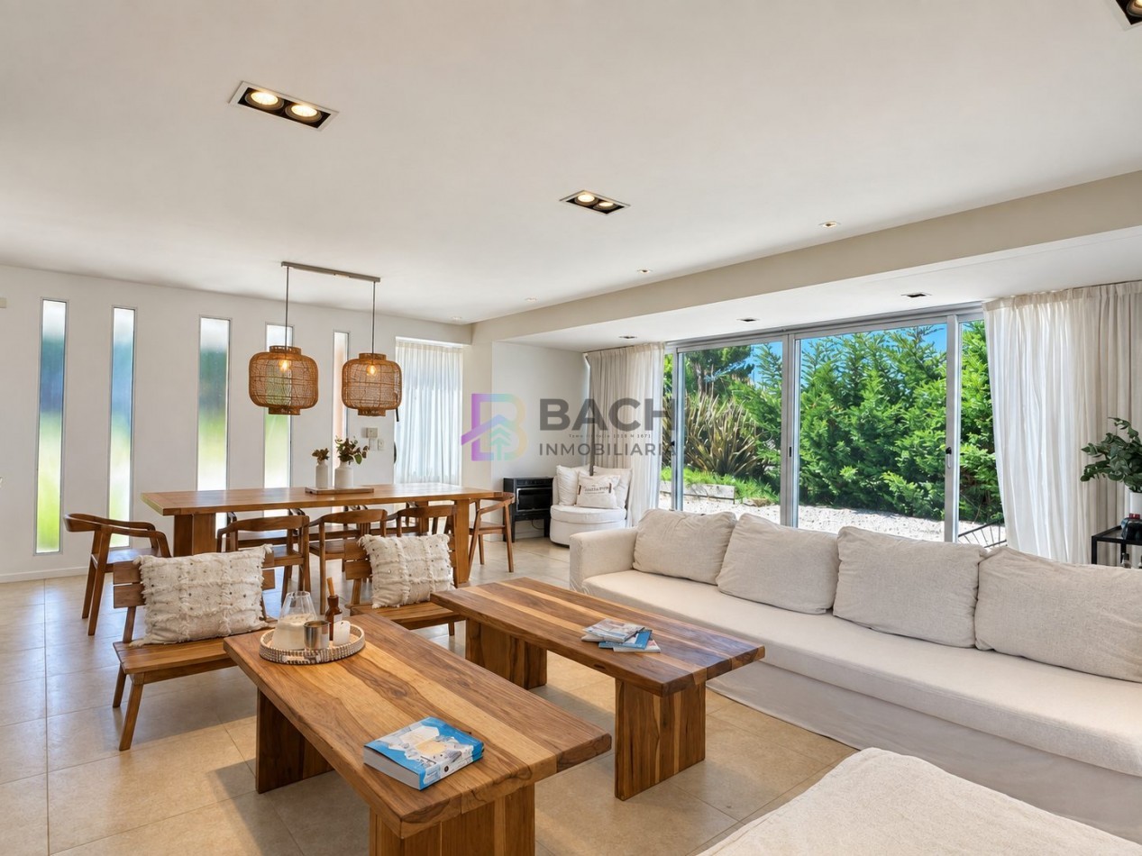 Venta Casa Moderna en Una Planta - Costa Esmeralda Barrio Ecuestre