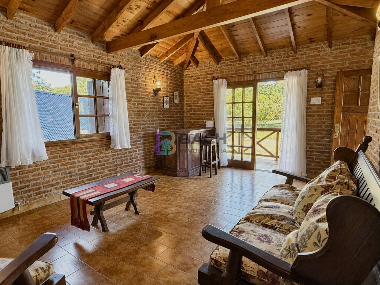 Casa en venta Pinamar, con cuatro dormitorios, ladrillo visto, tradicional, en zona lasalle