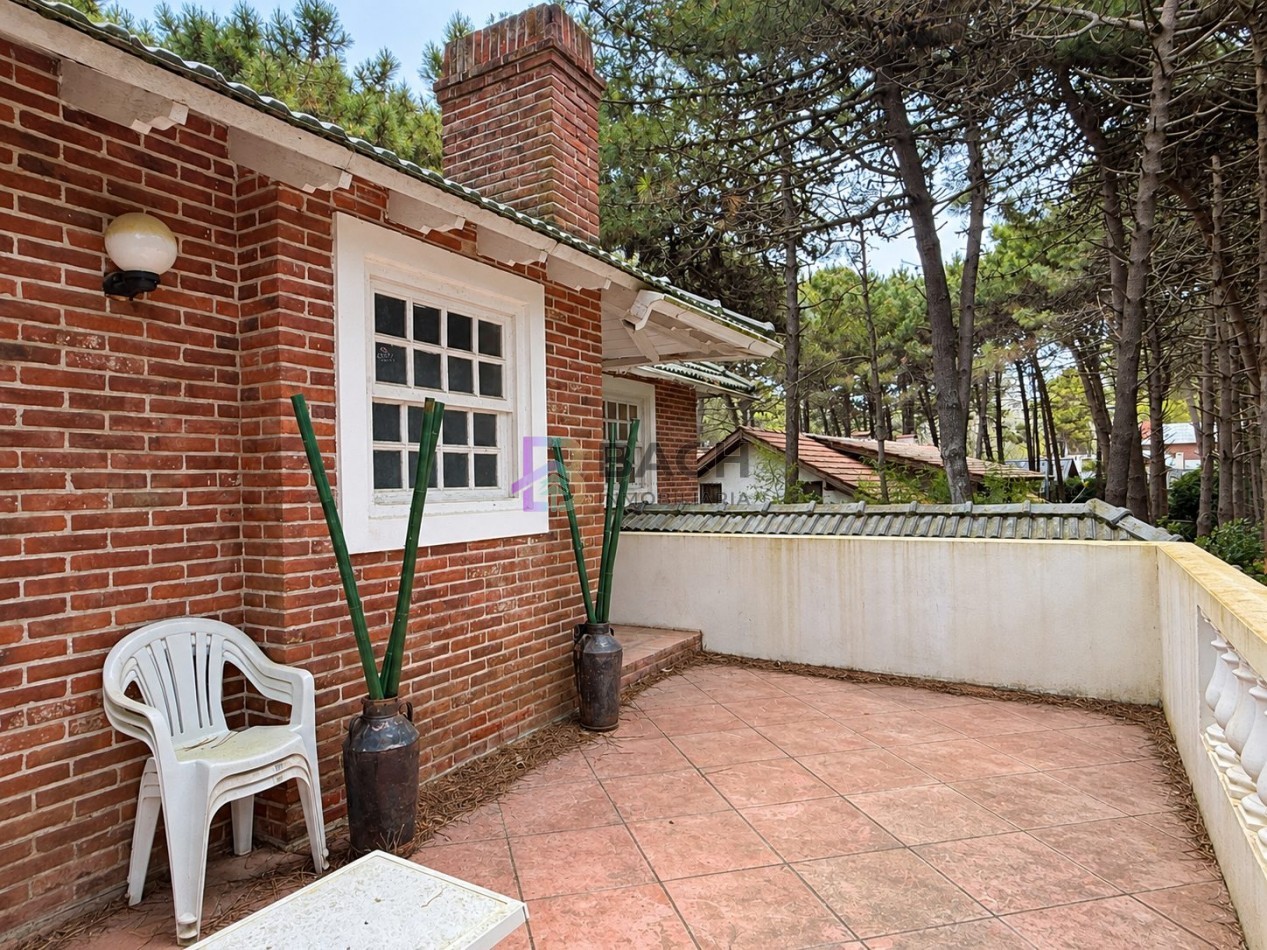 Importante casa a la venta Oportunidad en Pinamar norte, con gas natural a metros de la playa