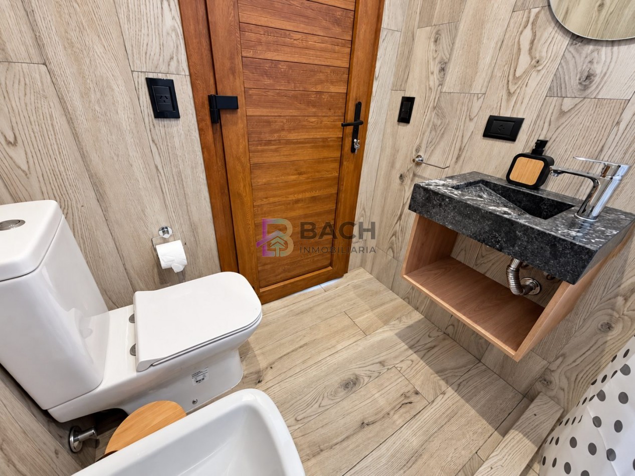 Casa en venta importante, gran calidad constructiva, hormigon visto, gas natural y piscina en Costa Esmeralda Maritimo III