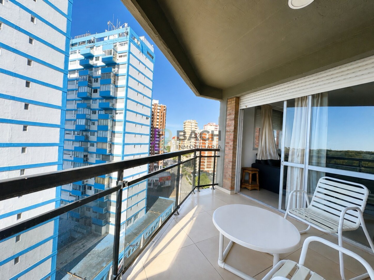 Departamento 2 ambientes a la venta en Pinamar Centro, edificio Austral. Balcon con vista al mar