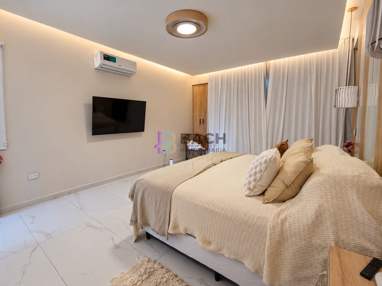 Moderna Casa en venta Costa esmeralda Golf2, con 4 dormitorios, psicina climatizada, hormigon visto