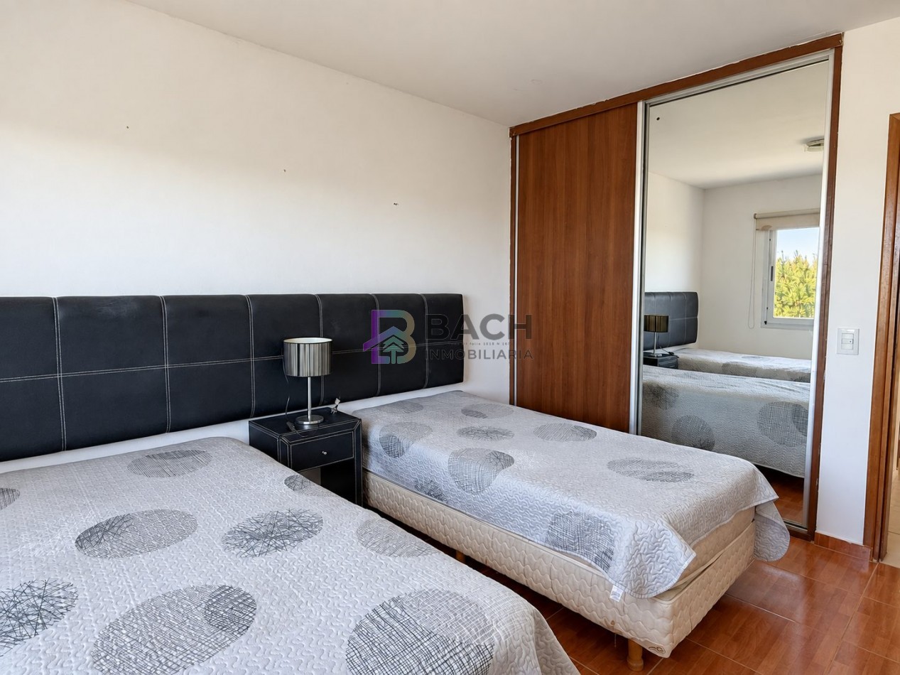 Departamento a la venta en Pinamar con 3 dormitorios, tipo duplex con gas natural y cochera cubierta