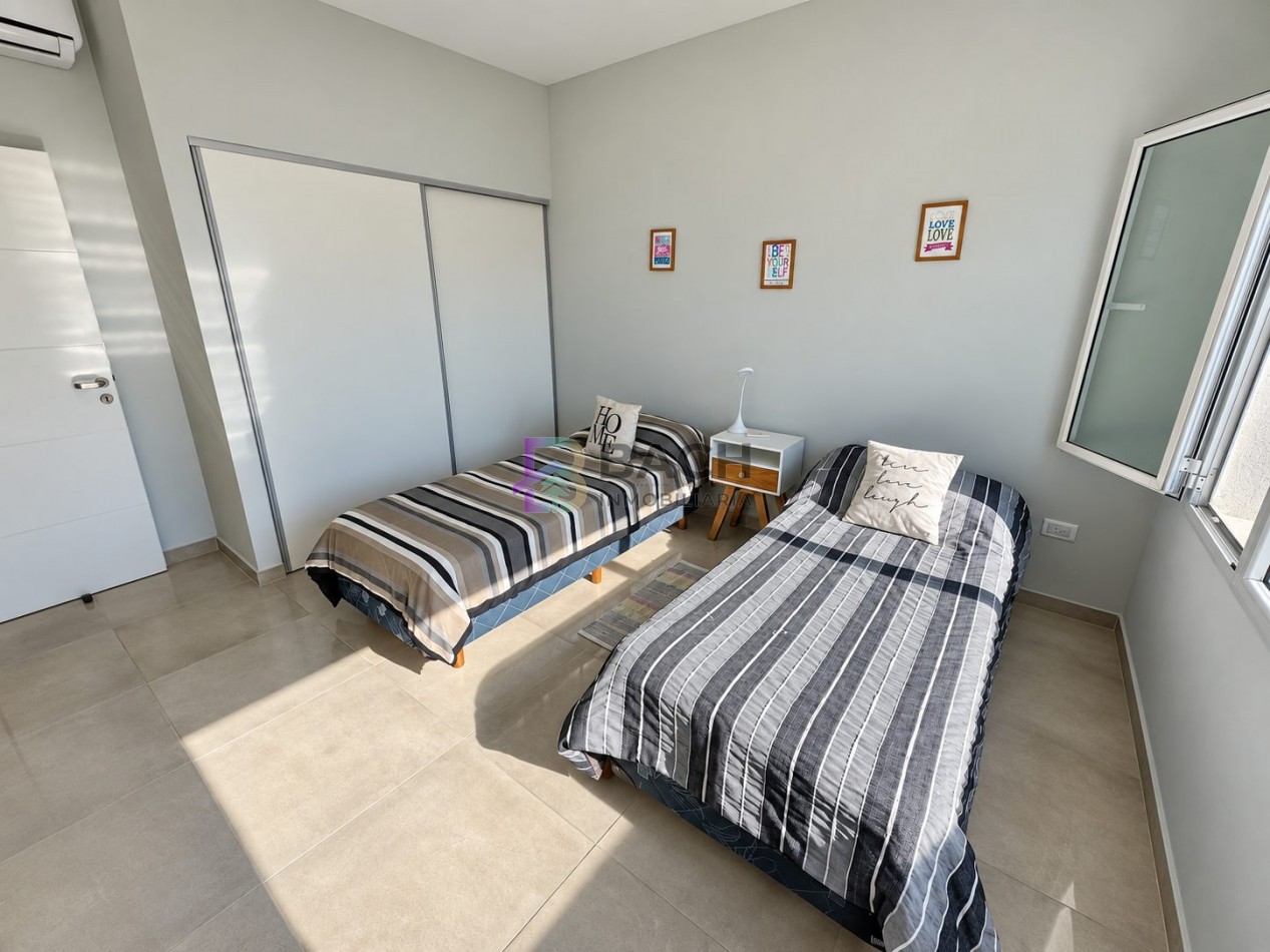 Casa a la venta en Costa esmeralda, muy luminosa con 3 dormitorios y gas natural
