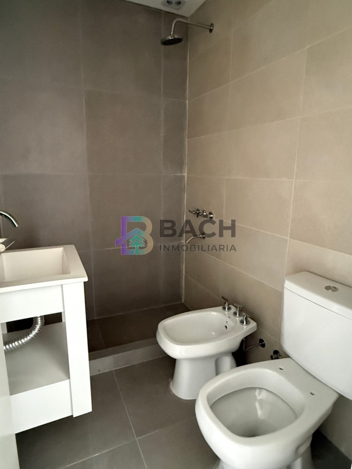Venta departamento de 2 ambientes en Pinamar, con terraza, gas natural, losa radiante y cochera