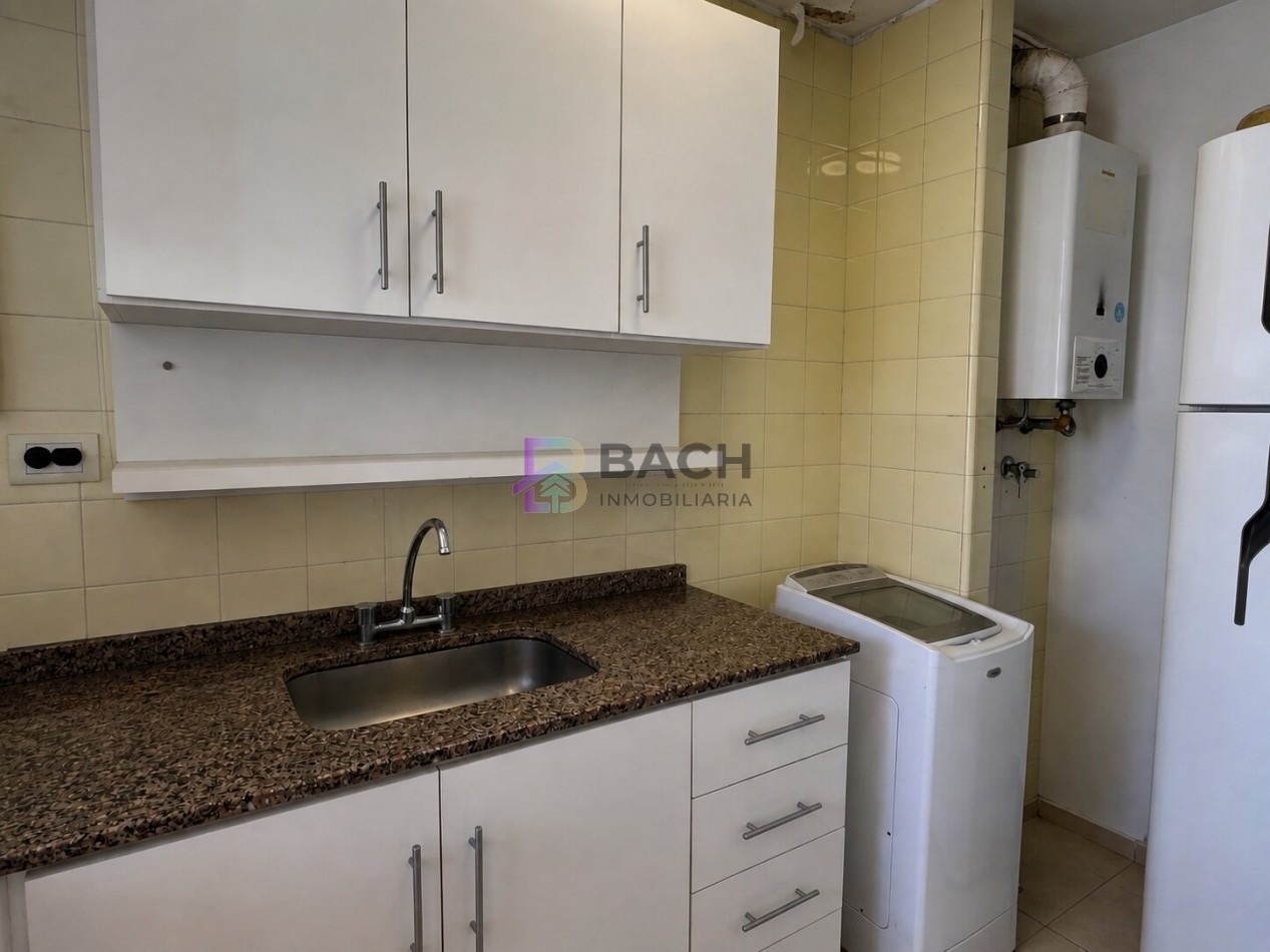 Departamento 2 ambientes a la venta en Pinamar Centro, edificio Austral. Balcon con vista al mar