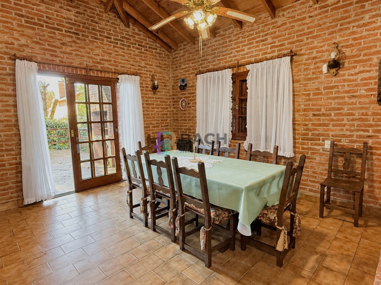 Casa en venta Pinamar, con cuatro dormitorios, ladrillo visto, tradicional, en zona lasalle