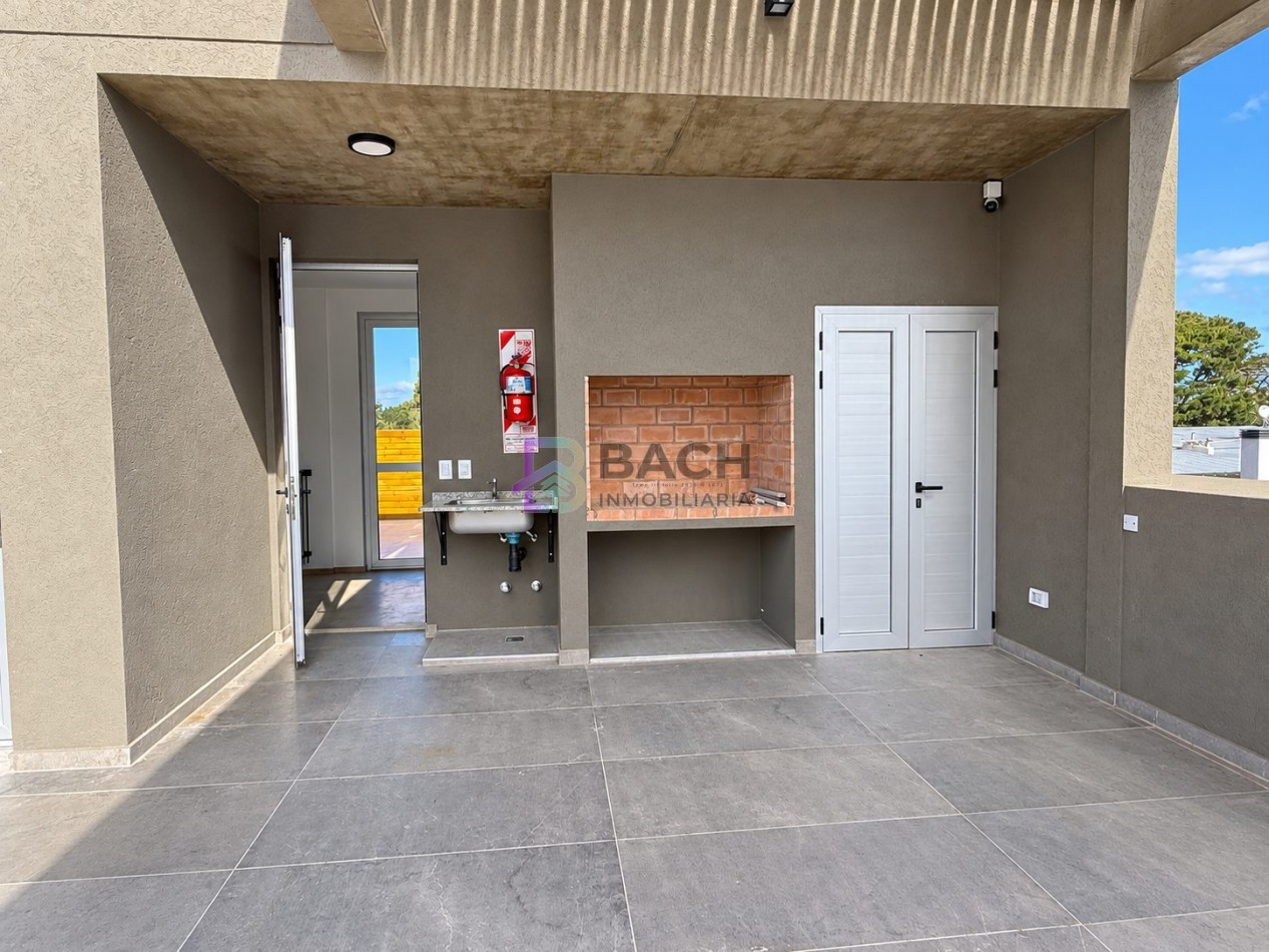 Departamento 3 ambientes a la venta en Pinamar, moderno con gas natural y cochera 