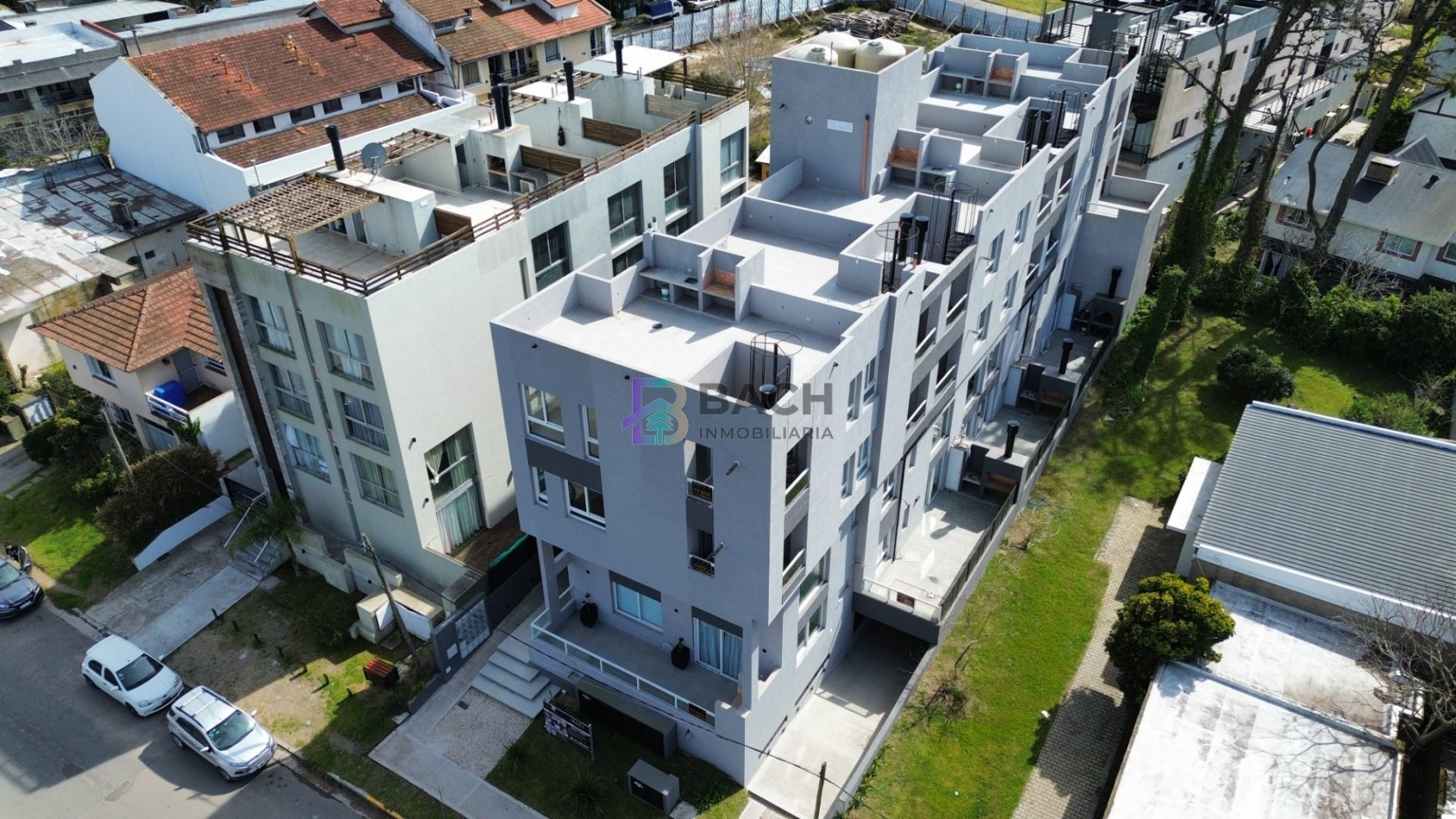Venta departamento de 2 ambientes en Pinamar, con terraza, gas natural, losa radiante y cochera