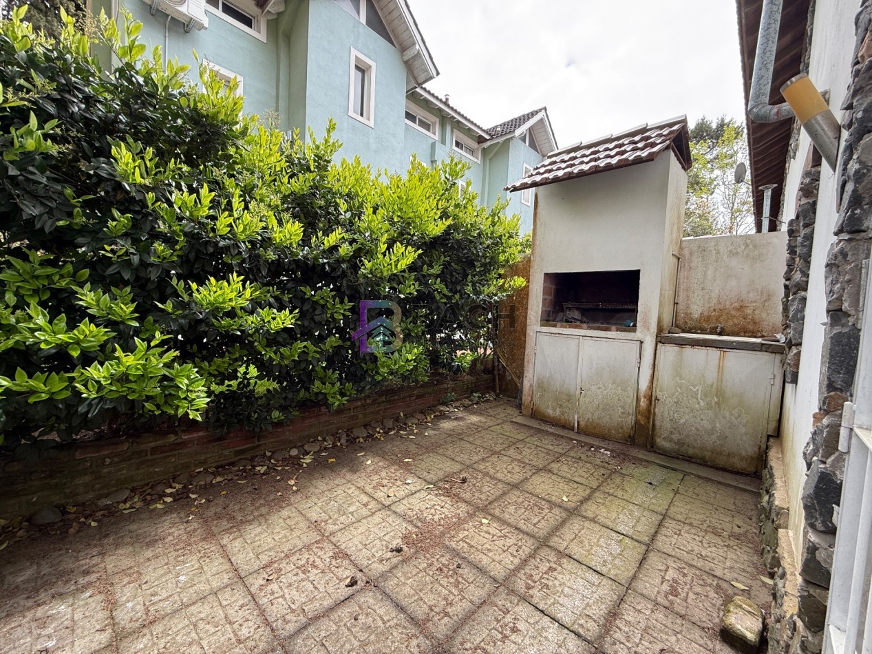 Duplex de 3 dormitorios a la venta en pinamar, con gas natural y patio privado 