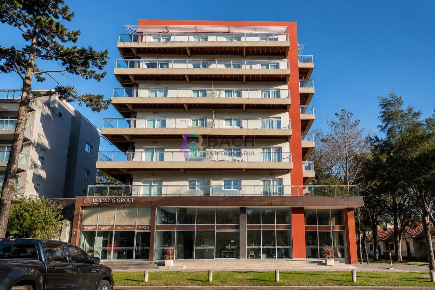 Moderno departamento 2 ambientes a la venta en Pinamar con cochera en el centro con gas natural