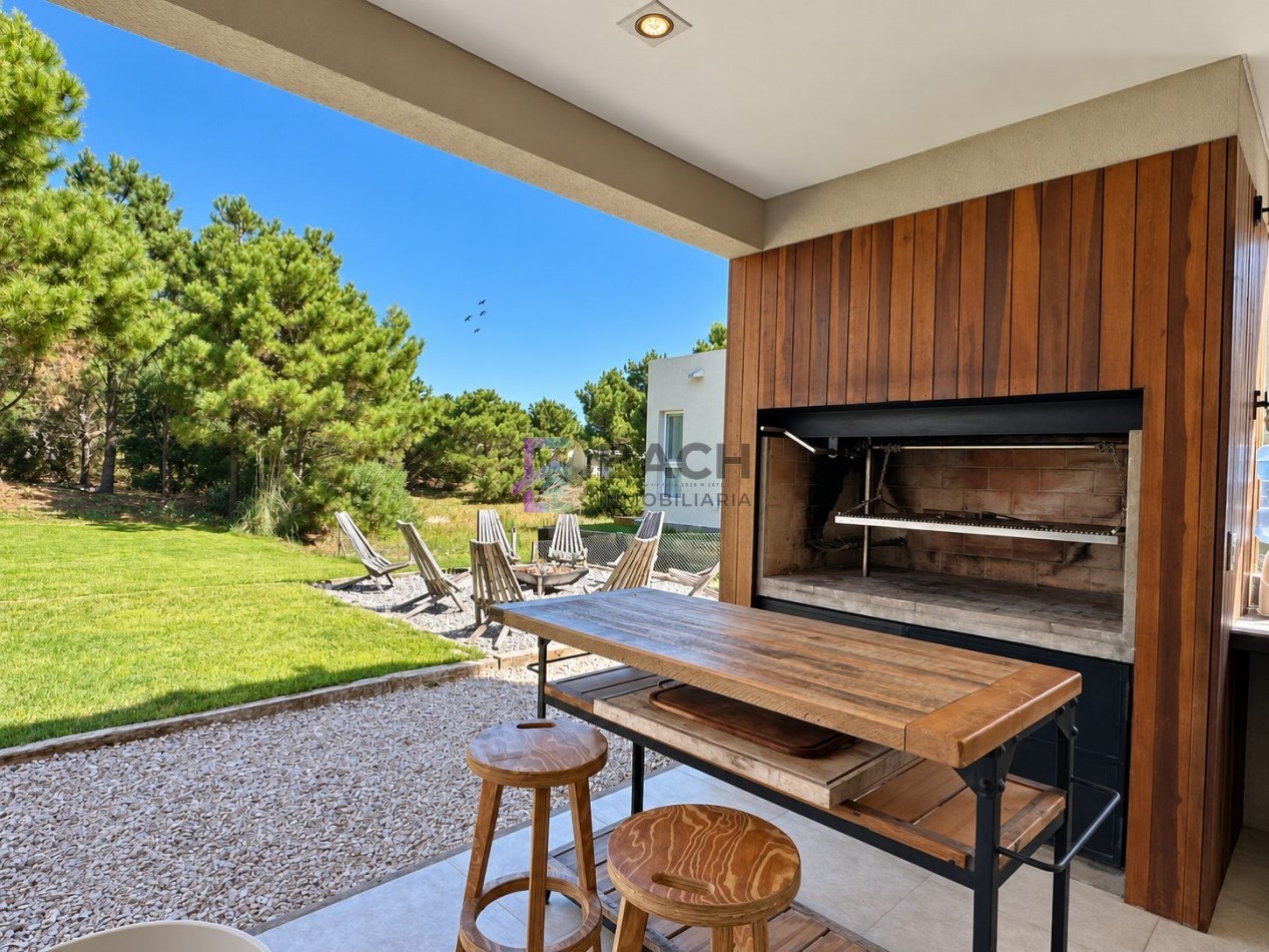 Venta Casa Moderna en Una Planta - Costa Esmeralda Barrio Ecuestre