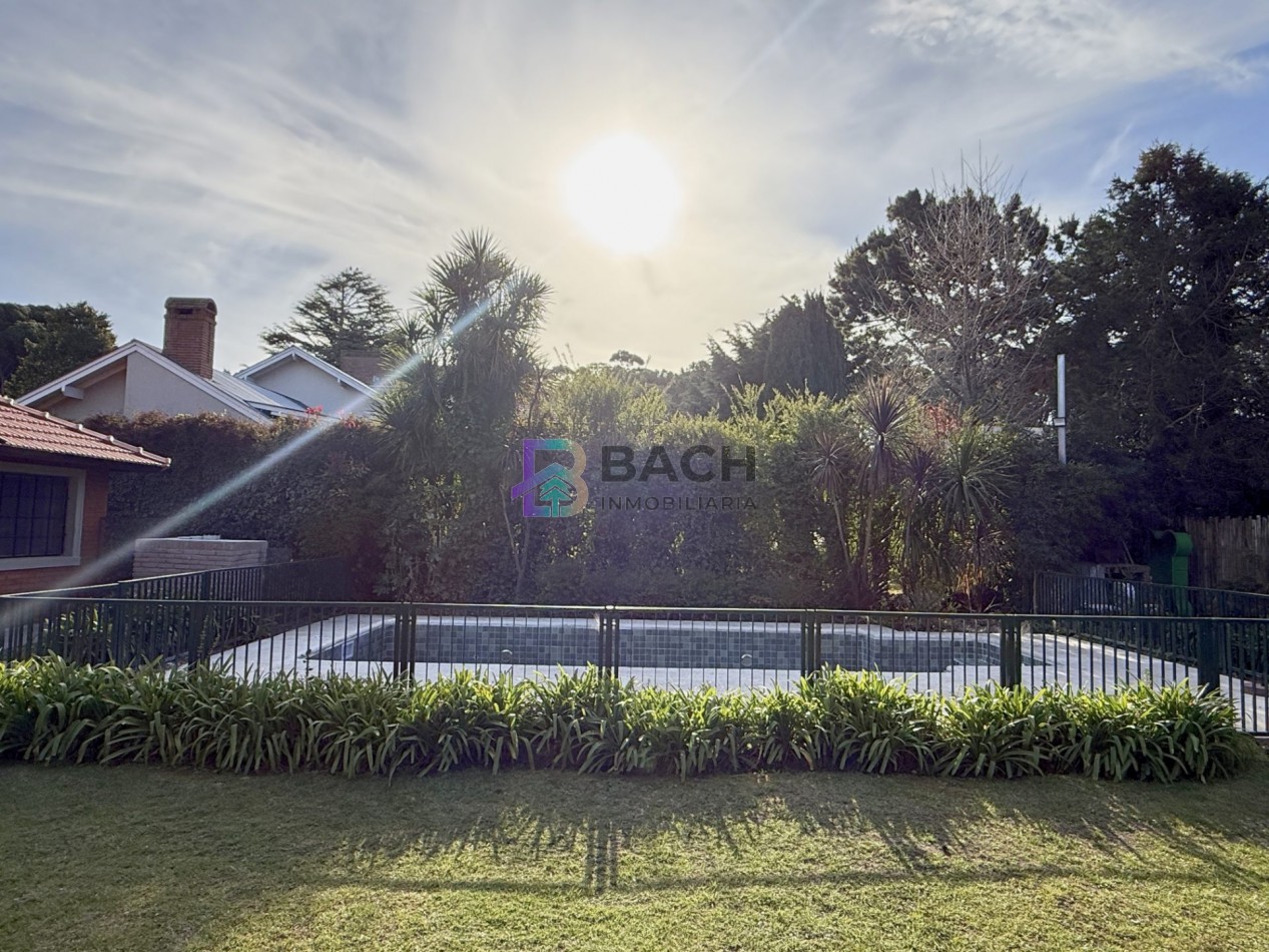 Casa en alquiler de verano en Pinamar, zona centro para 5 personas con Piscina 