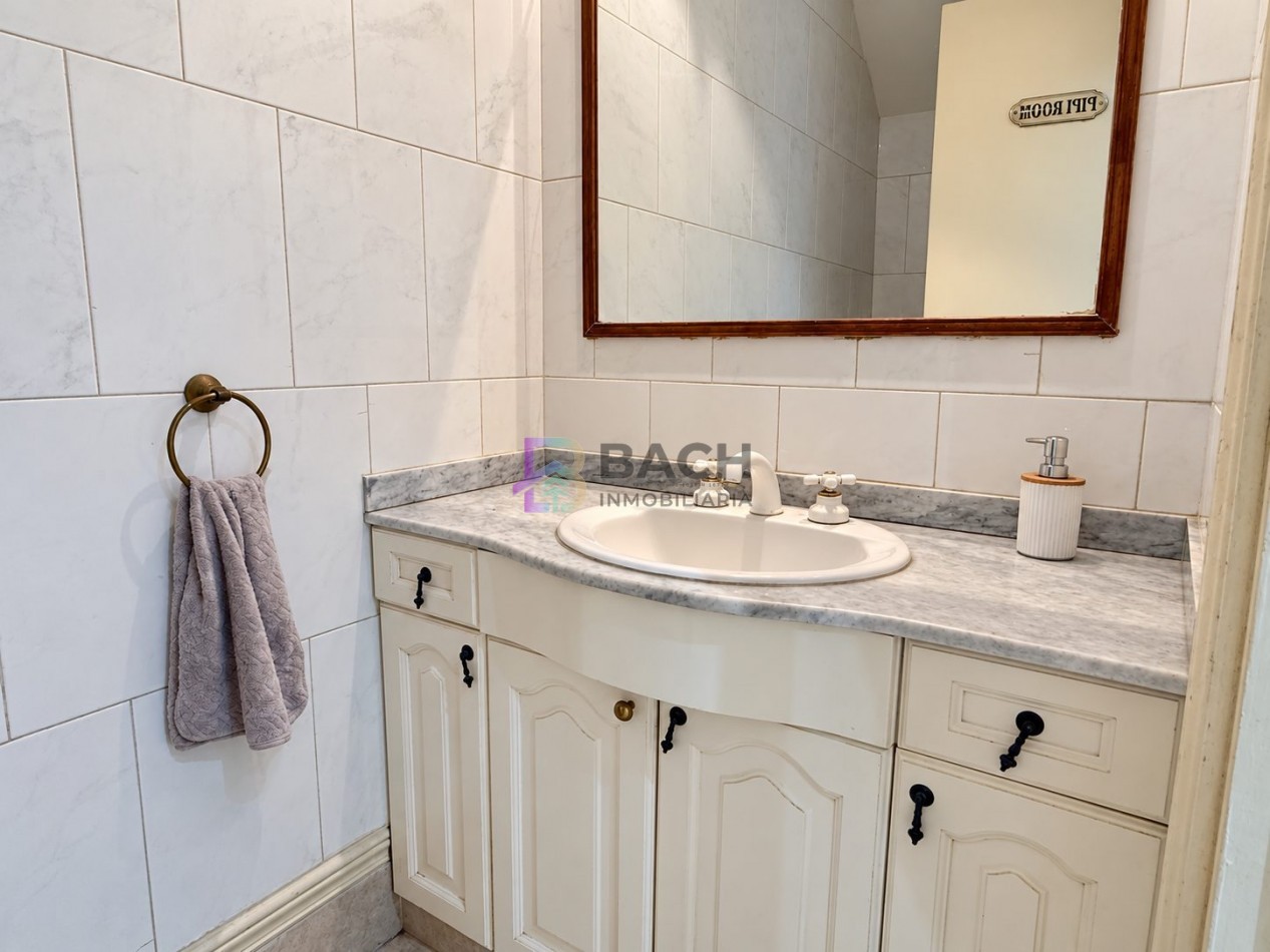 Importante casa a la venta Oportunidad en Pinamar norte, con gas natural a metros de la playa