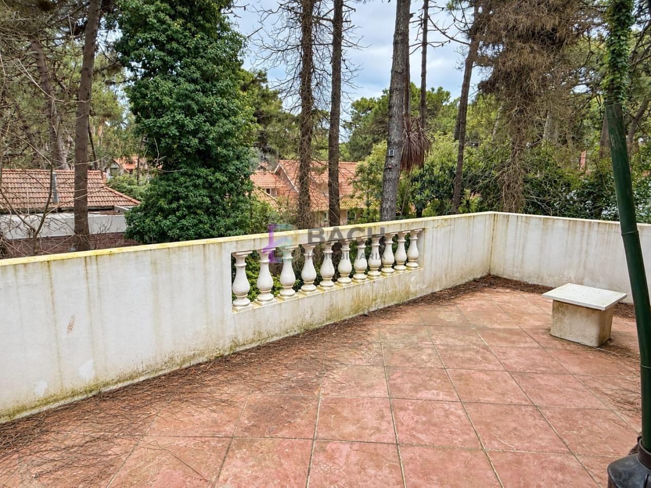 Importante casa a la venta Oportunidad en Pinamar norte, con gas natural a metros de la playa